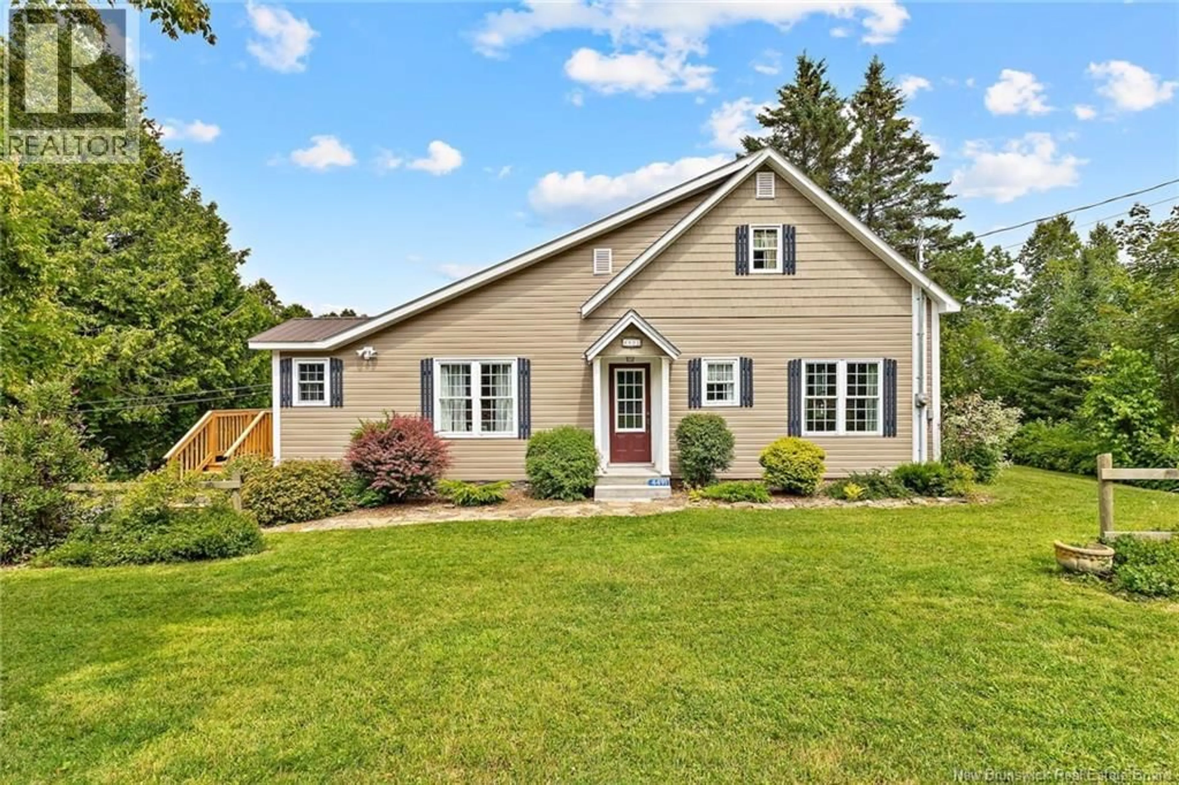 Home with vinyl exterior material, street for 4491 ROUTE 102, Queenstown New Brunswick E5M1Z5