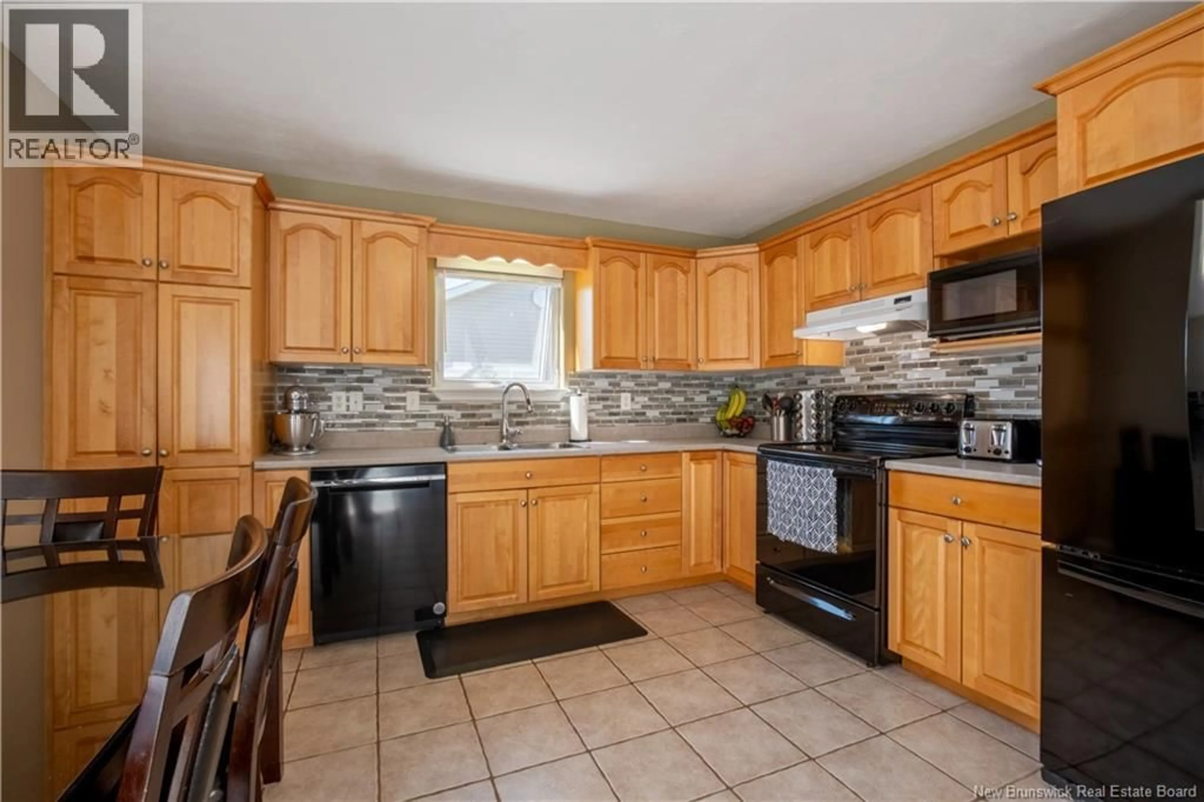 Standard kitchen, ceramic/tile floor for 25 DANUBE COURT, Dieppe New Brunswick E1A8G6