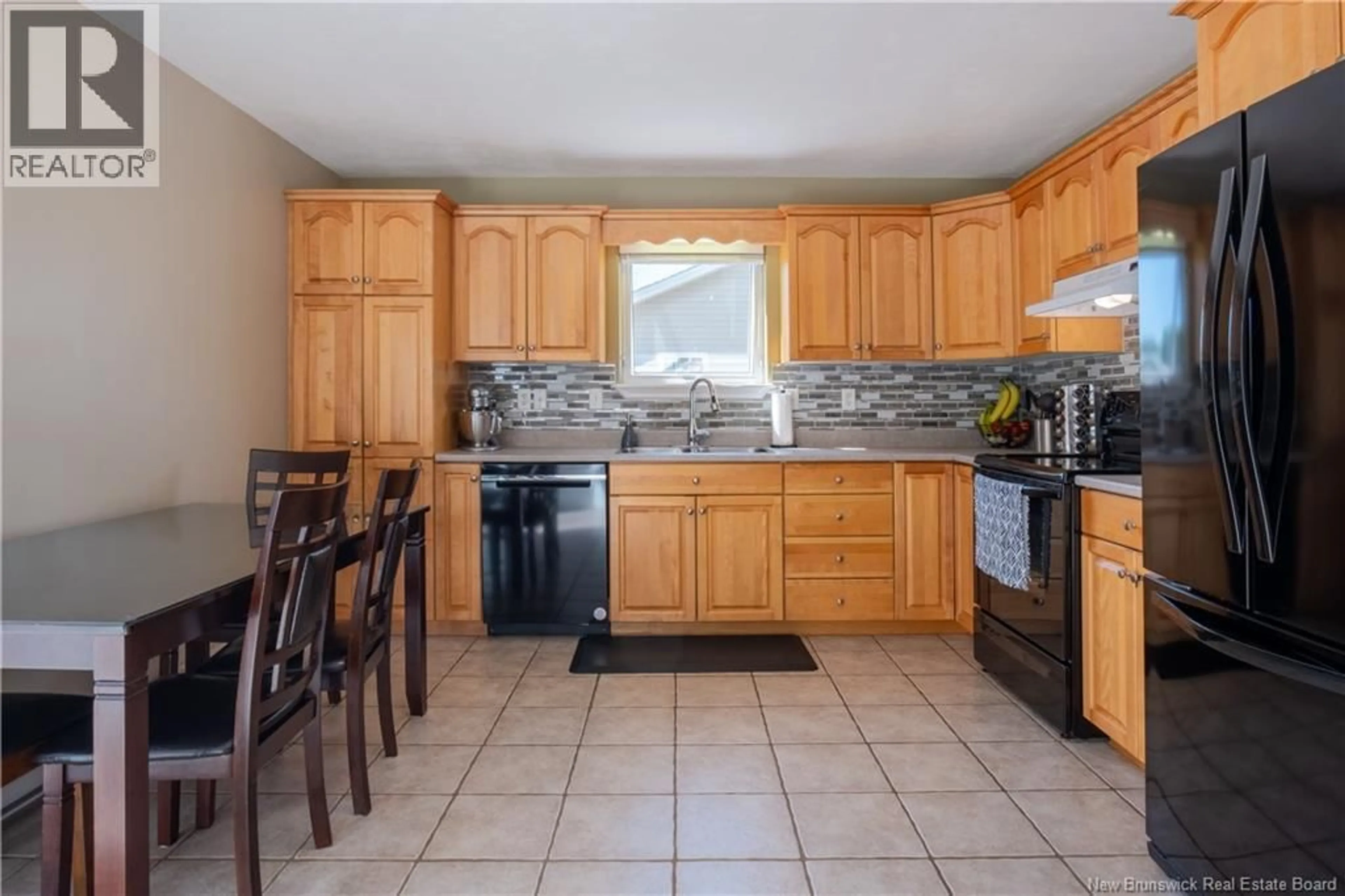 Standard kitchen, ceramic/tile floor for 25 DANUBE COURT, Dieppe New Brunswick E1A8G6