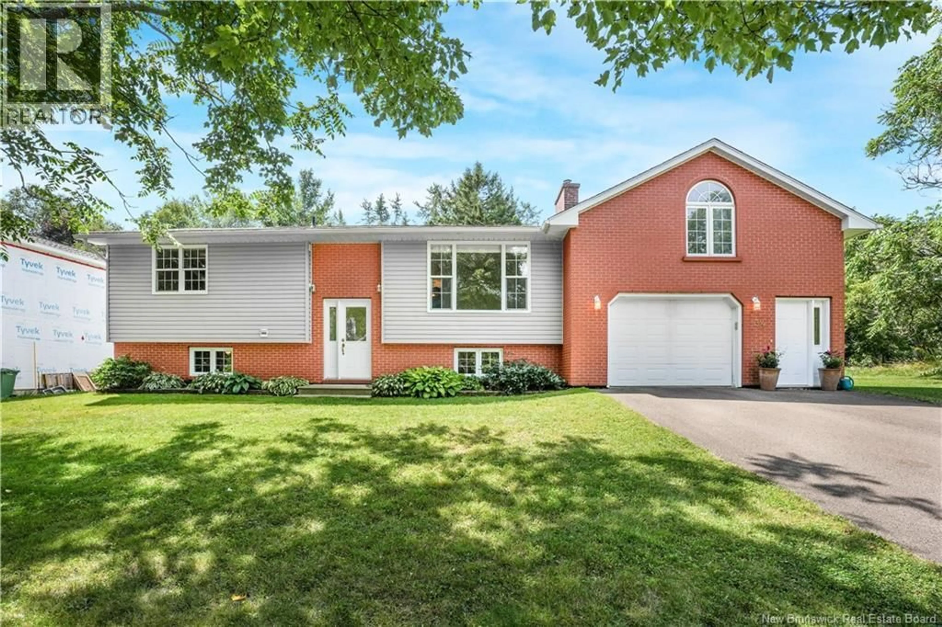 Home with vinyl exterior material, street for 34 DAY STREET, Fredericton New Brunswick E3B7E1