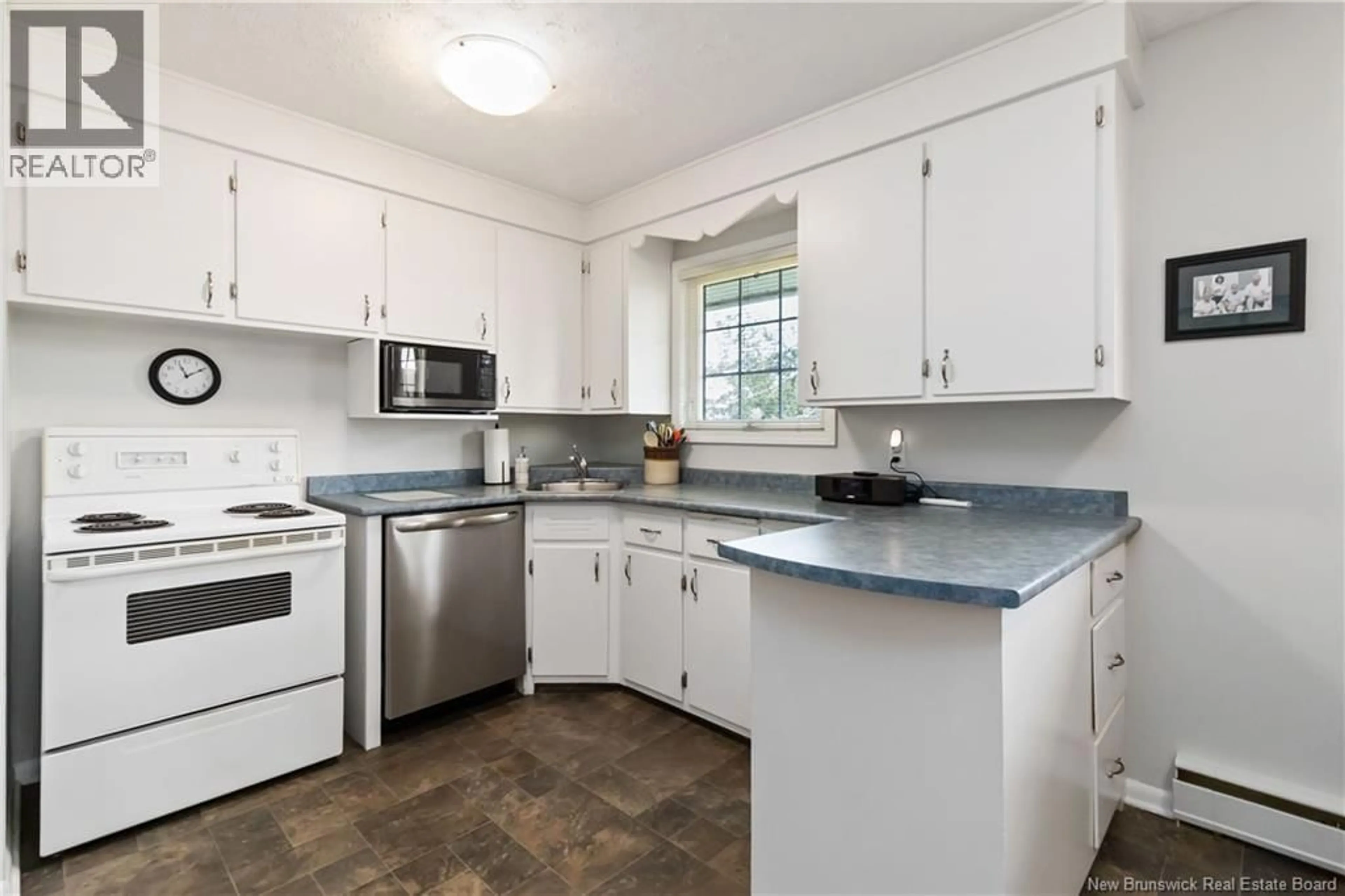 Standard kitchen, unknown for 39 LEESIDE DRIVE, Moncton New Brunswick E1C4L4