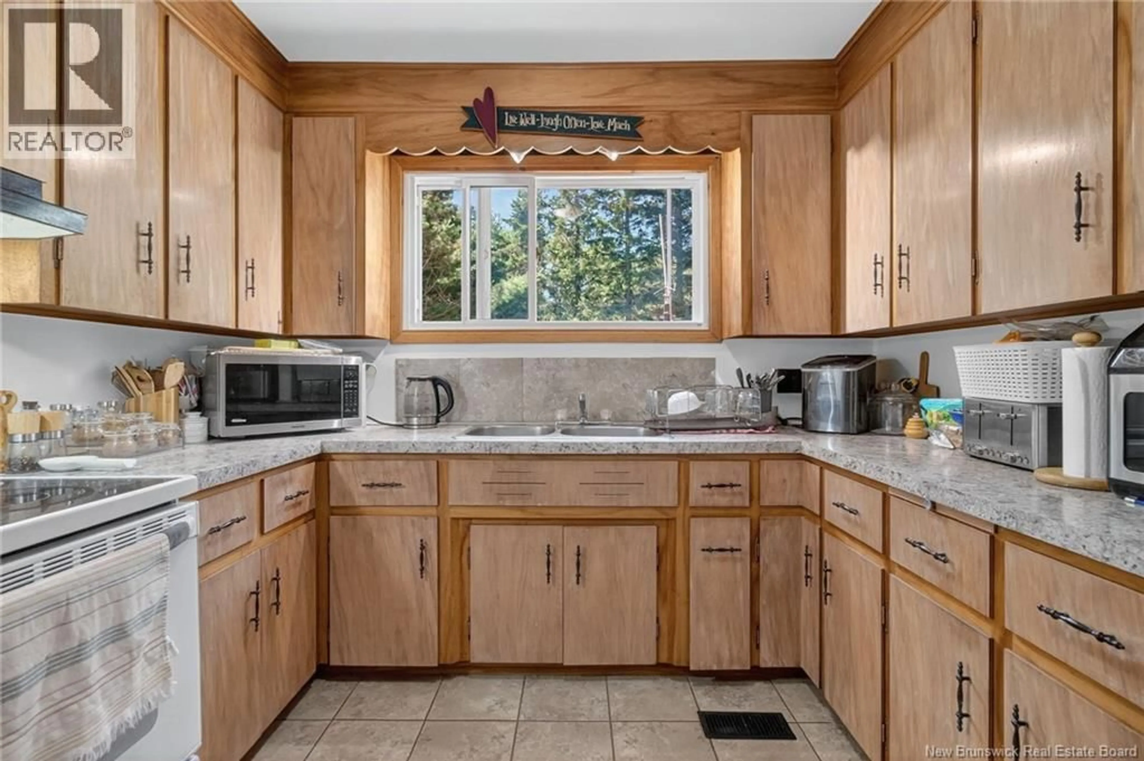 Standard kitchen, ceramic/tile floor for 244 FAIRFIELD ROAD, Sackville New Brunswick E4L2Y1