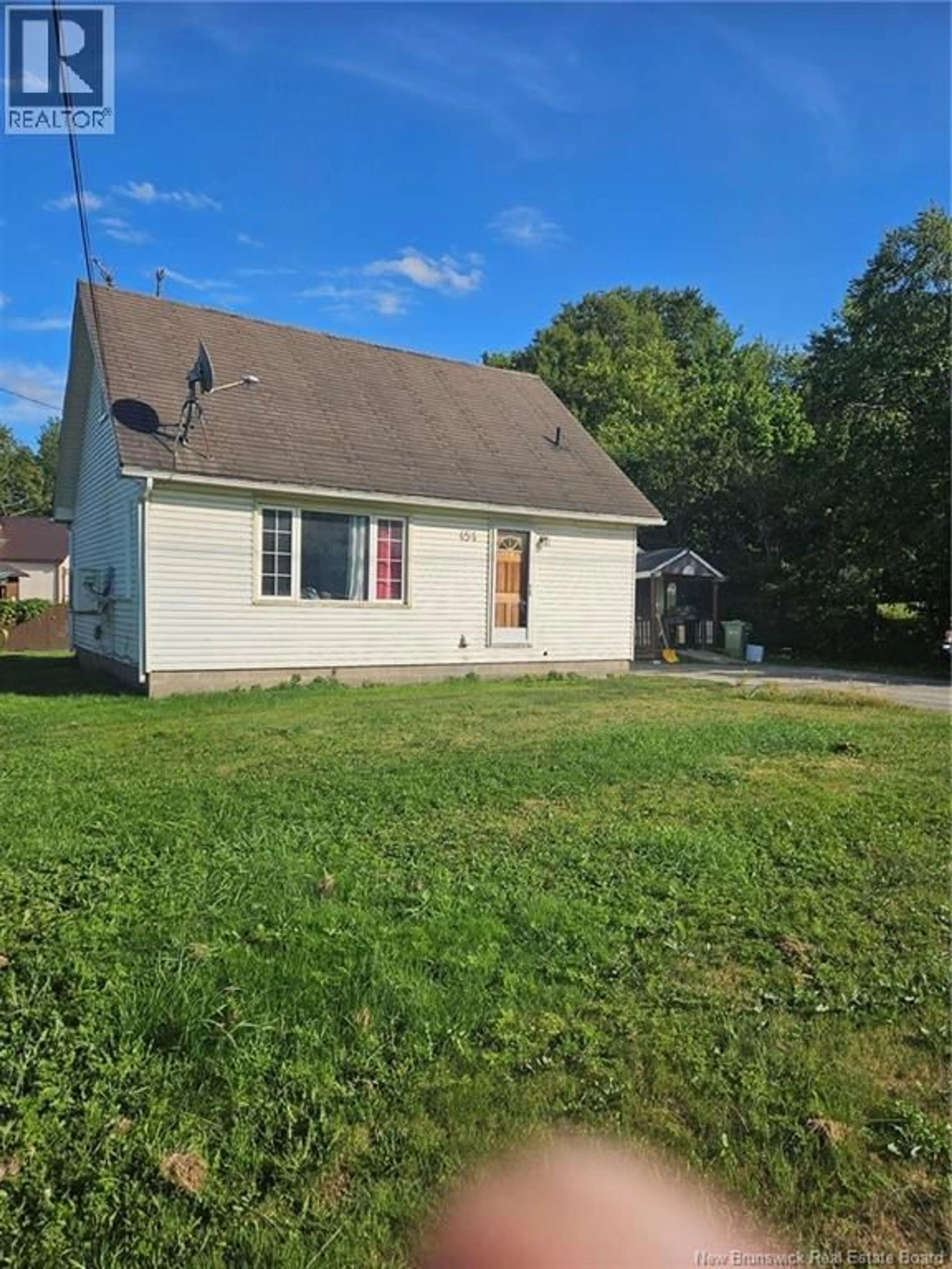 A pic from outside/outdoor area/front of a property/back of a property/a pic from drone, street for 454 HAMPTON ROAD, Quispamsis New Brunswick E2E3W6