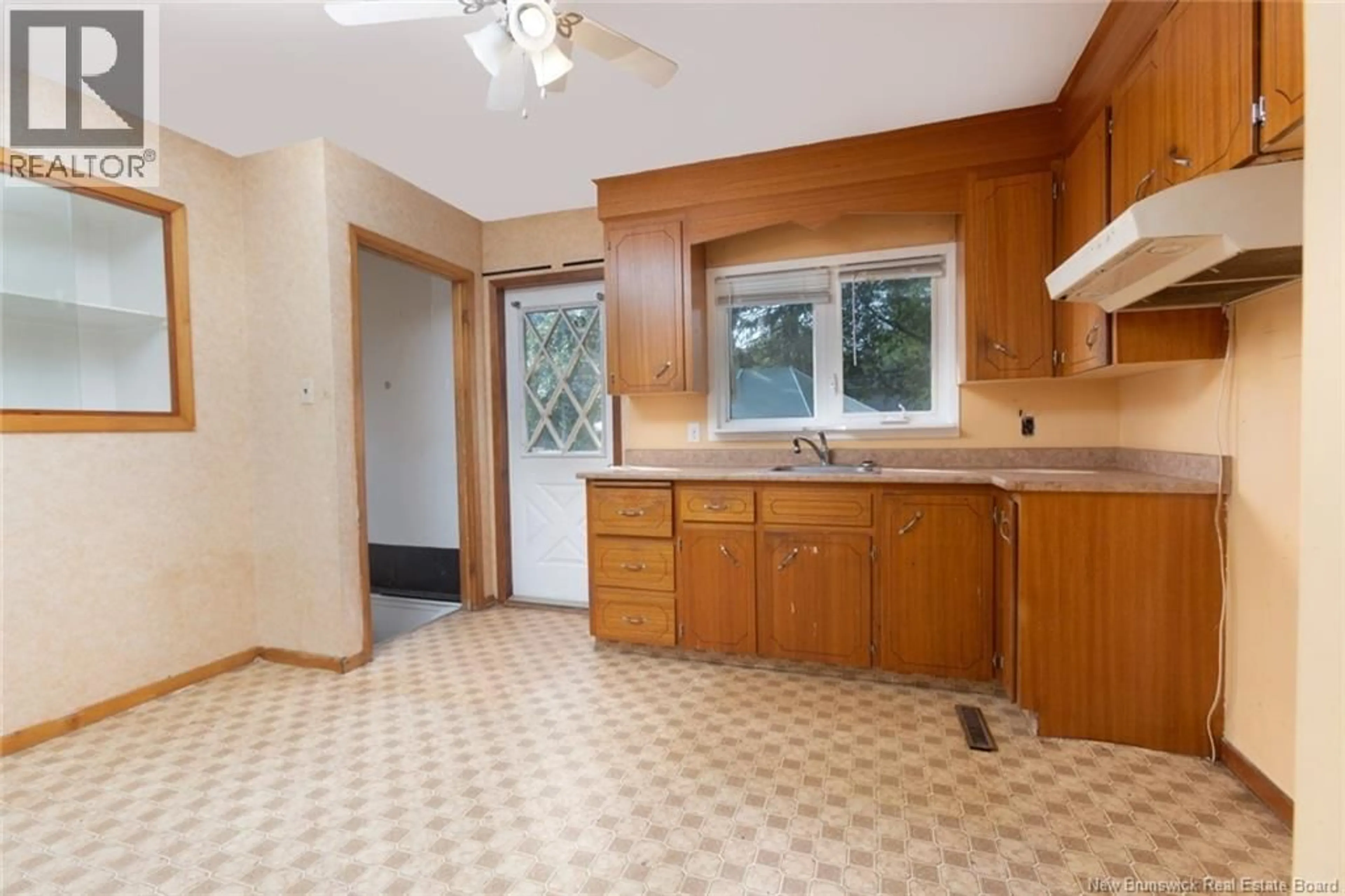 Standard kitchen, unknown for 263 WHITEPINE, Riverview New Brunswick E1B2X2