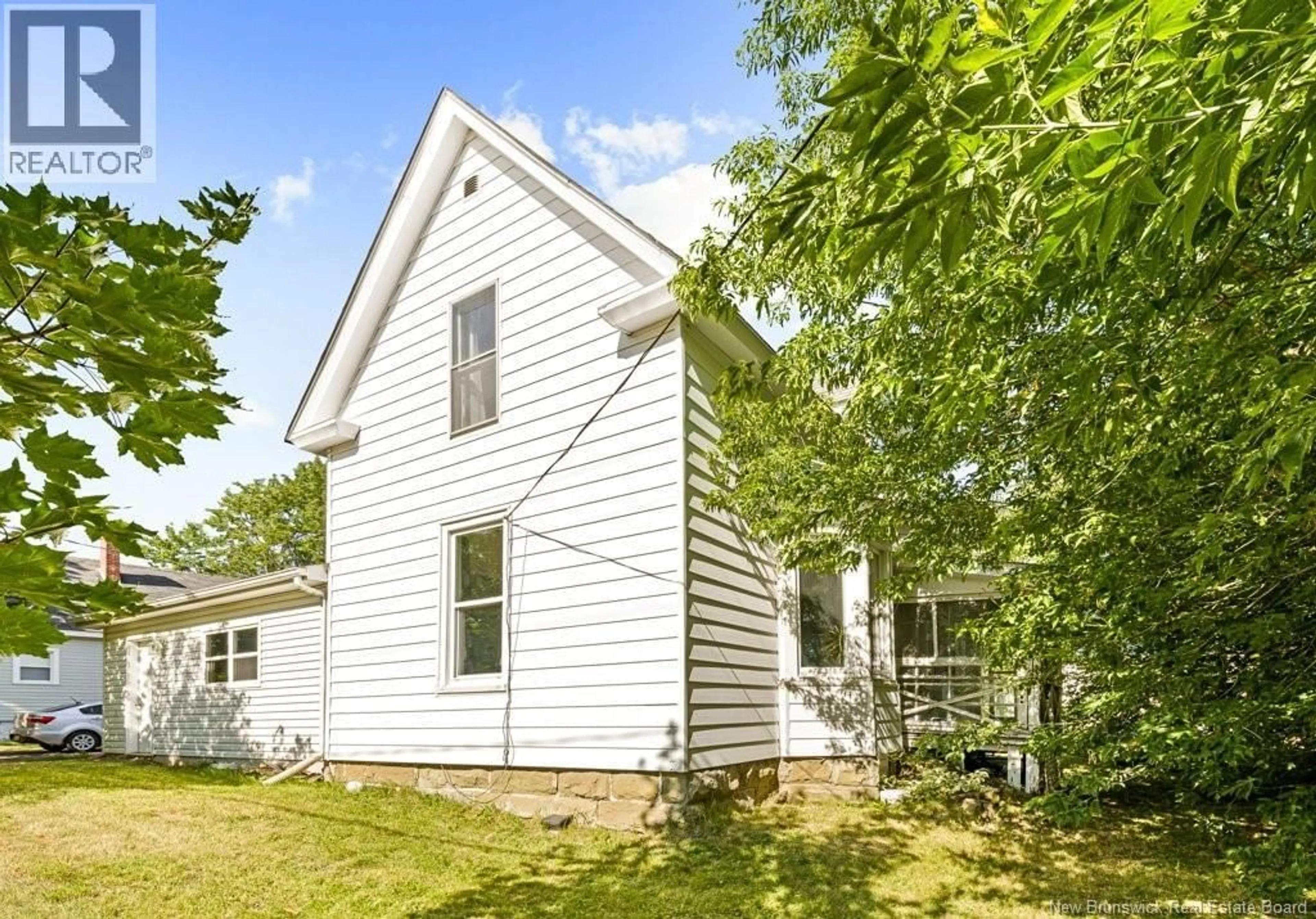 Home with vinyl exterior material, building for 130 SOMERSET DRIVE, Moncton New Brunswick E1A3V1