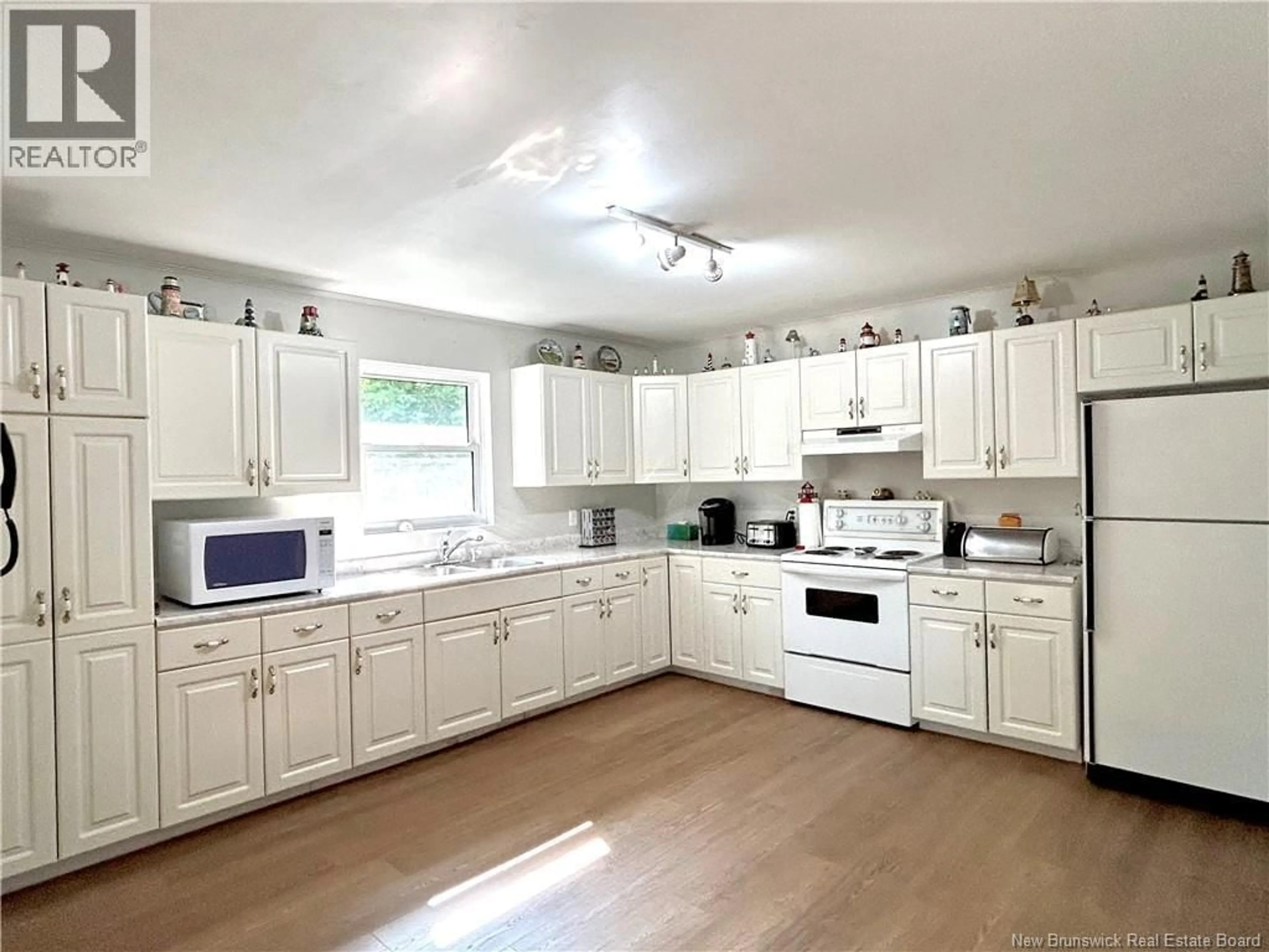 Standard kitchen, unknown for 152 MCGRATH CRESCENT, Miramichi New Brunswick E1V3X5