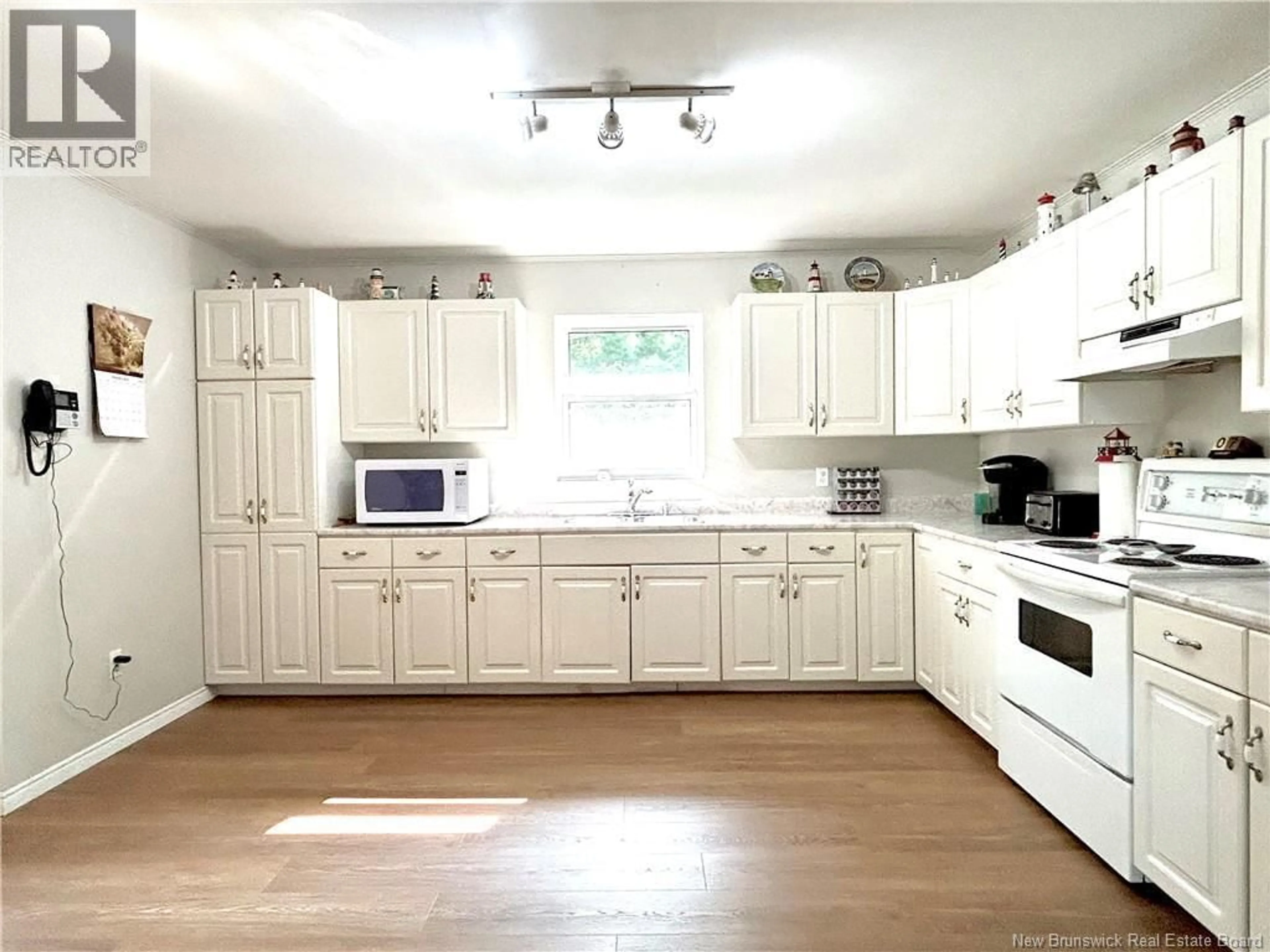 Standard kitchen, wood/laminate floor for 152 MCGRATH CRESCENT, Miramichi New Brunswick E1V3X5