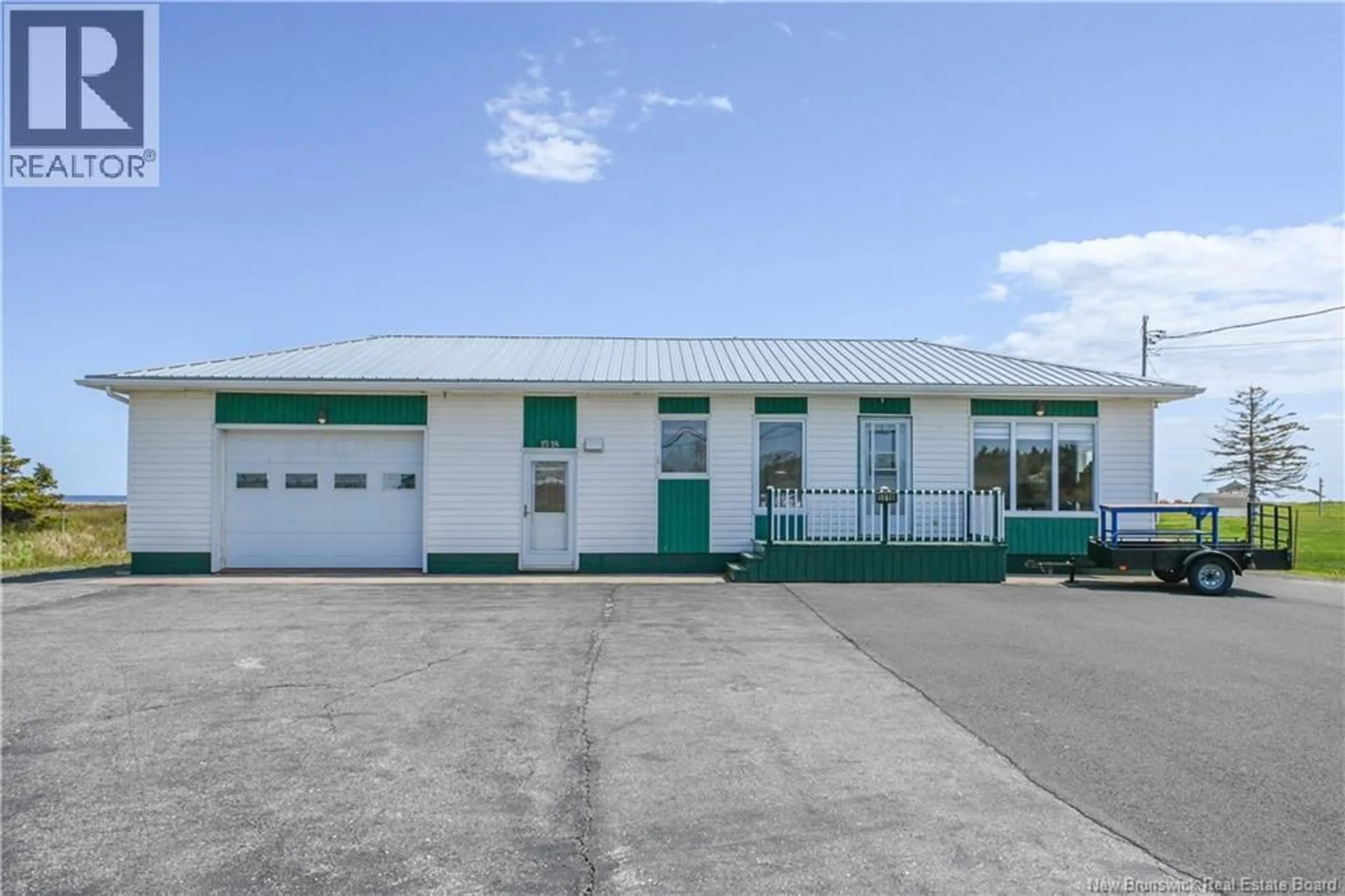 Indoor garage for 1518 DE LA MER BOULEVARD, Saint-Marie-Saint-Raphaël New Brunswick E8T1P3