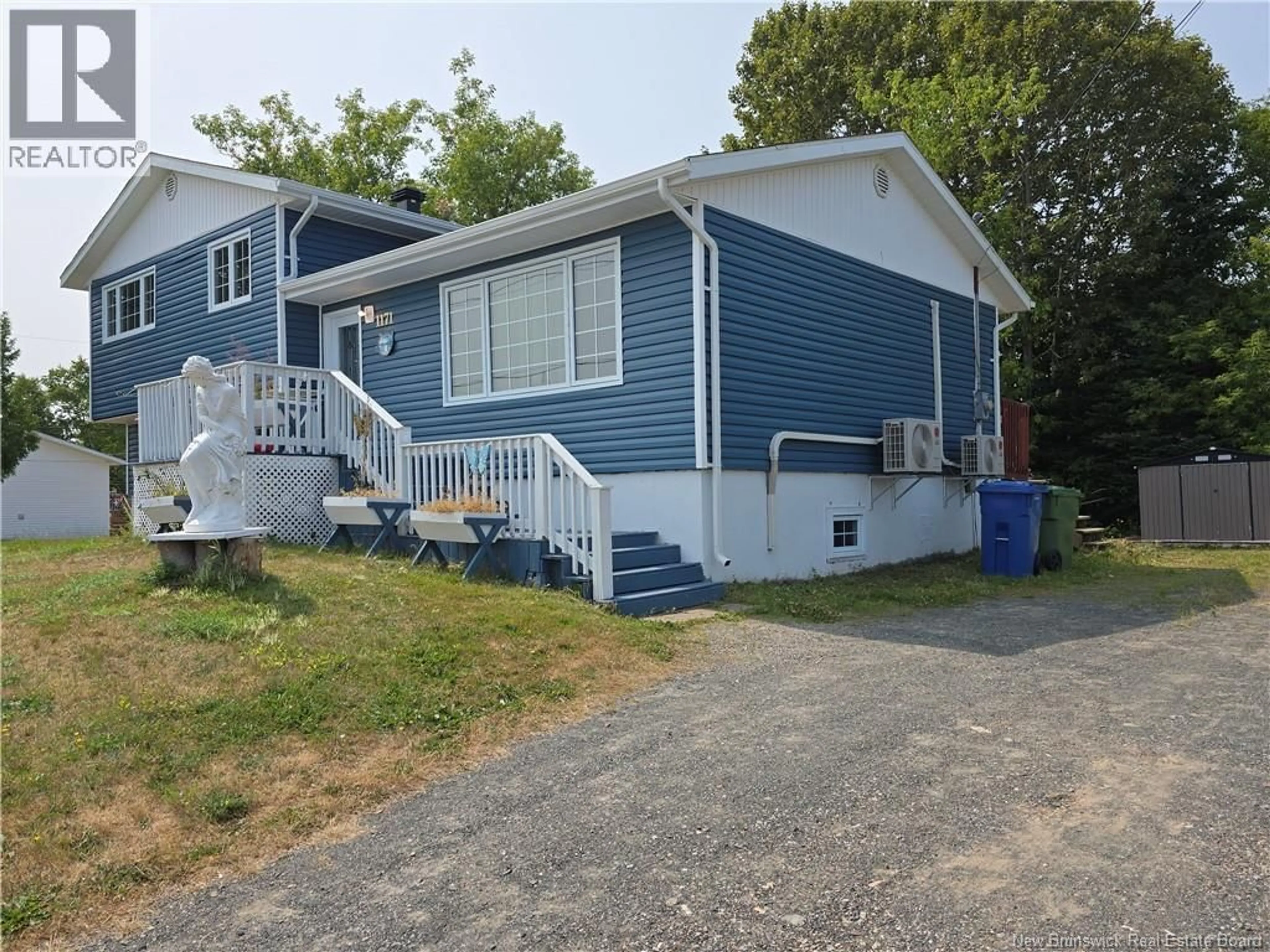 Home with vinyl exterior material, street for 1171 VICTORIA, Bathurst New Brunswick E2A4G2