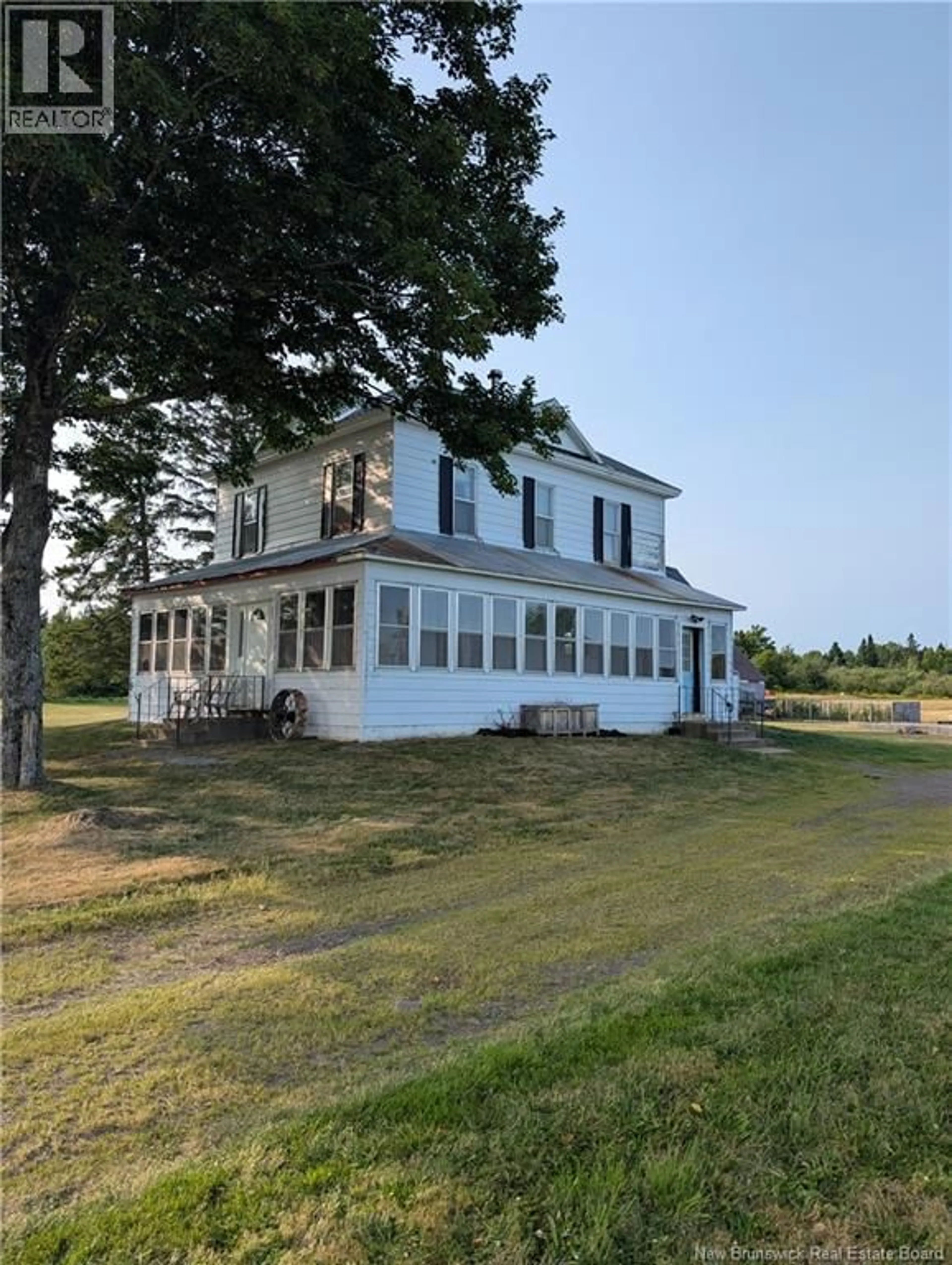 A pic from outside/outdoor area/front of a property/back of a property/a pic from drone, building for 1686 ROUTE 107, Williamsburg New Brunswick E6B1W4