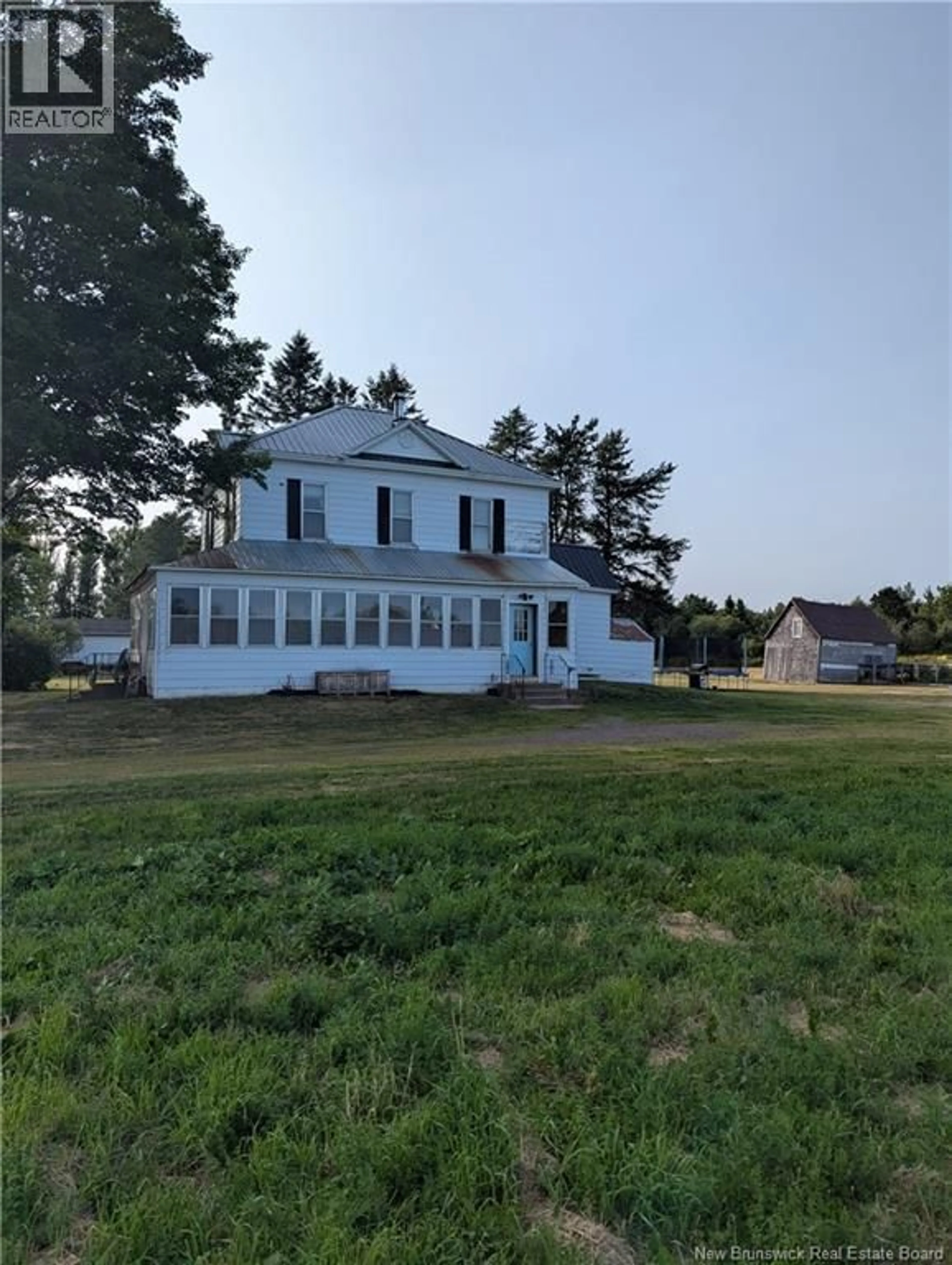 A pic from outside/outdoor area/front of a property/back of a property/a pic from drone, building for 1686 ROUTE 107, Williamsburg New Brunswick E6B1W4