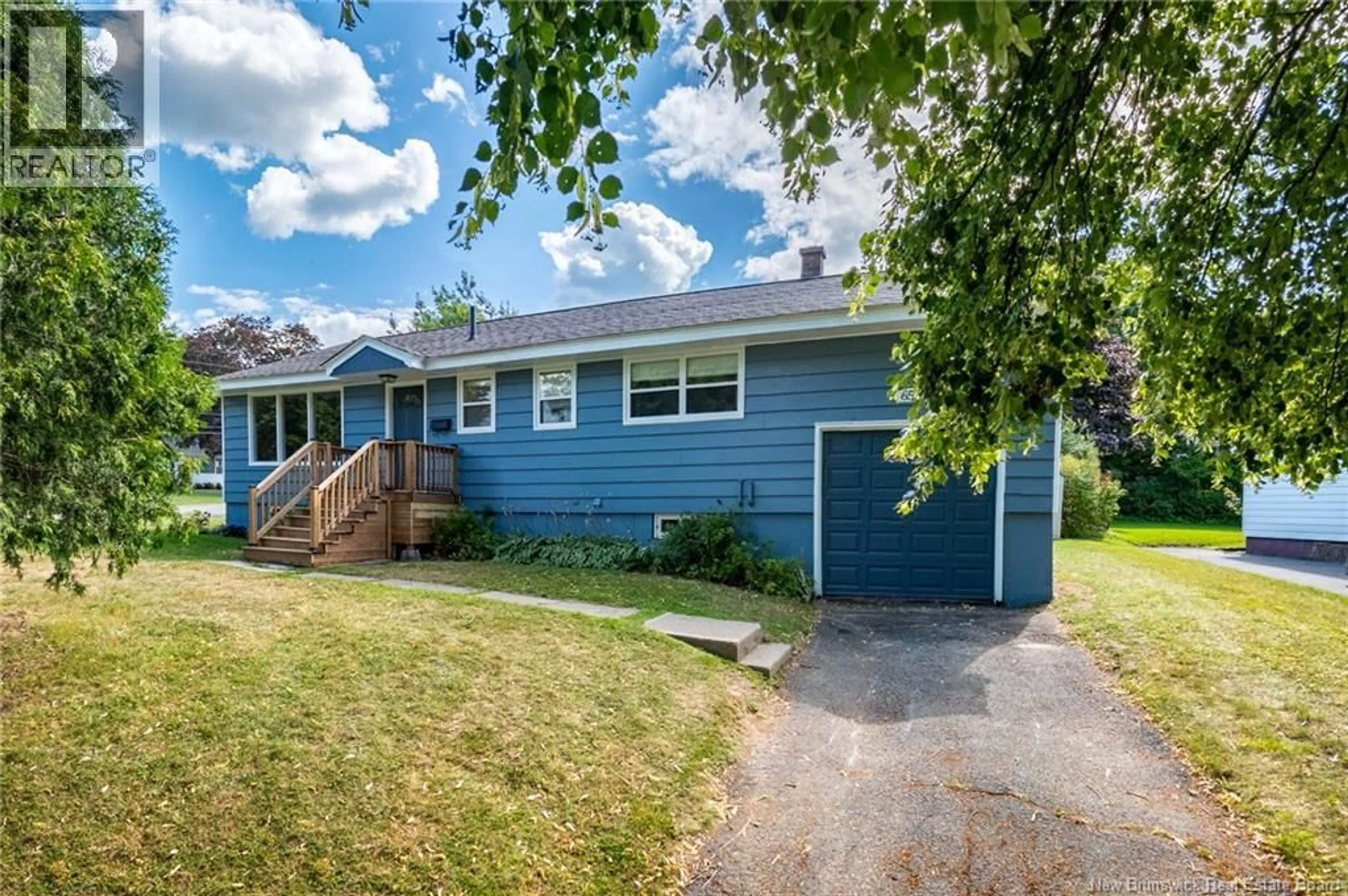 Home with vinyl exterior material, street for 652 LOYALIST COURT, Fredericton New Brunswick E3B3K9