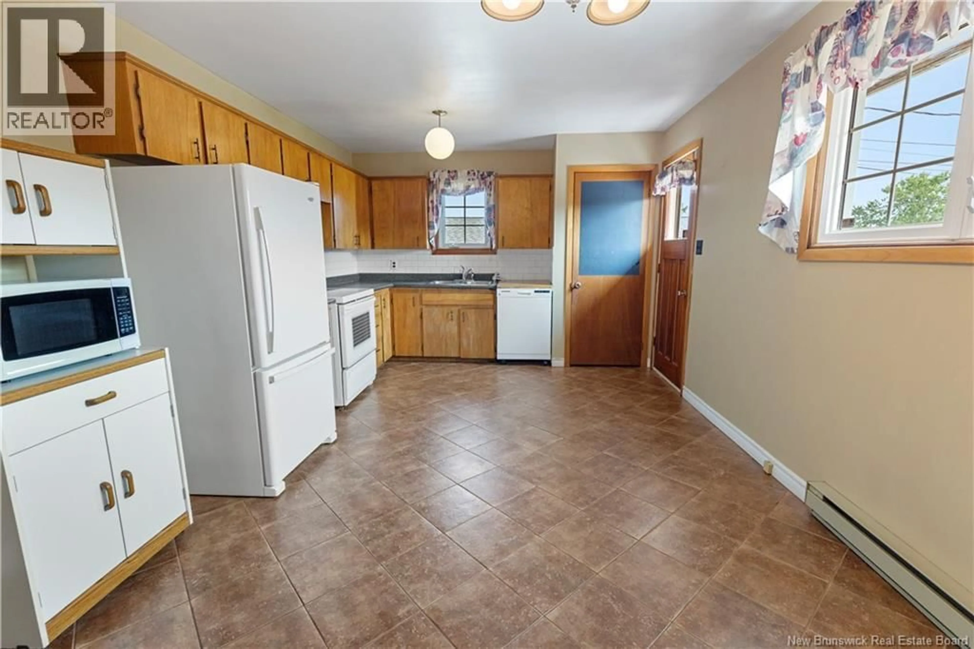 Standard kitchen, ceramic/tile floor for 76 WARREN AVENUE, Riverview New Brunswick E1B3M3