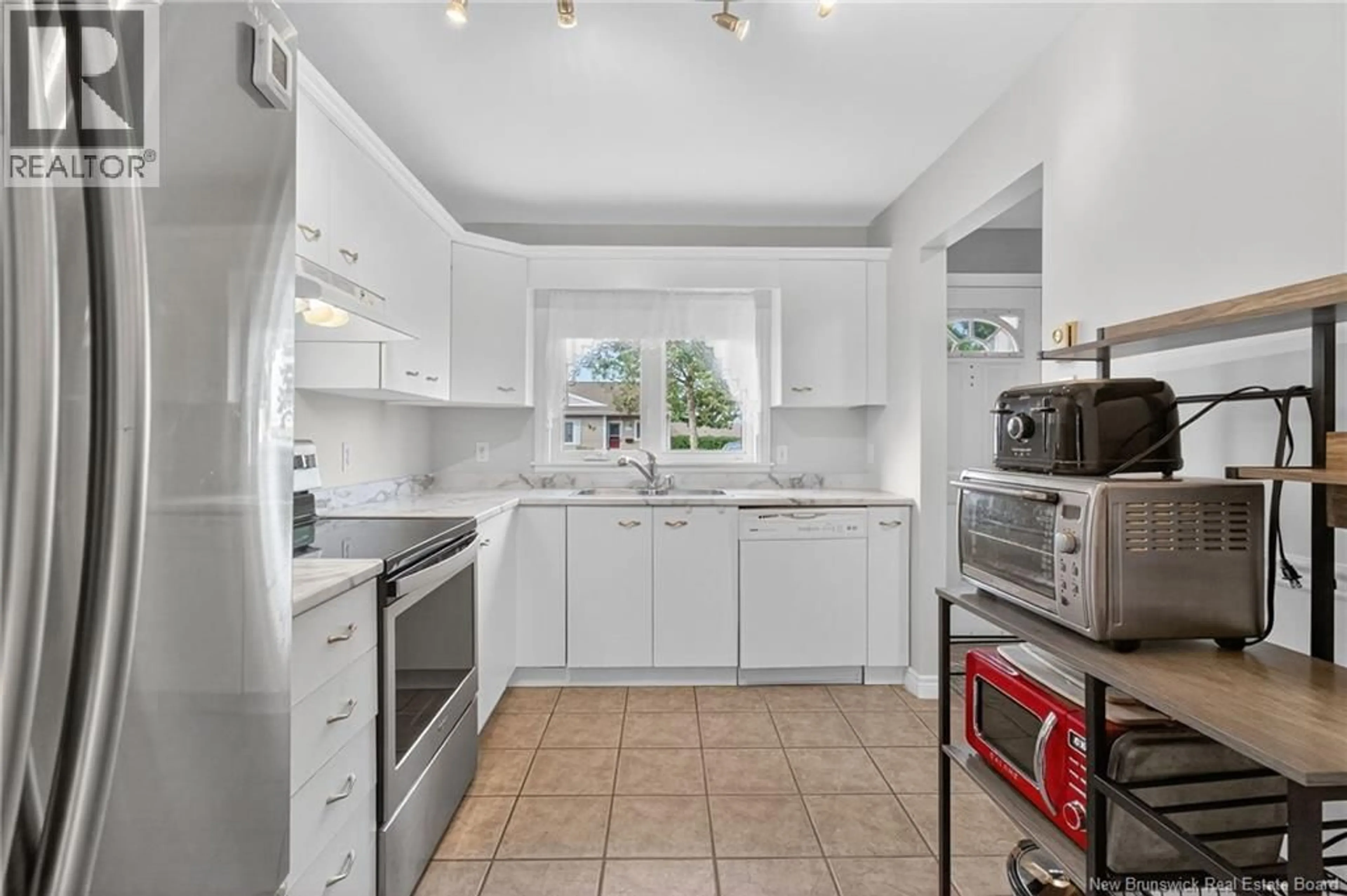 Standard kitchen, ceramic/tile floor for 104 - 208 VIRGINIA AVENUE, Dieppe New Brunswick E1A6R7