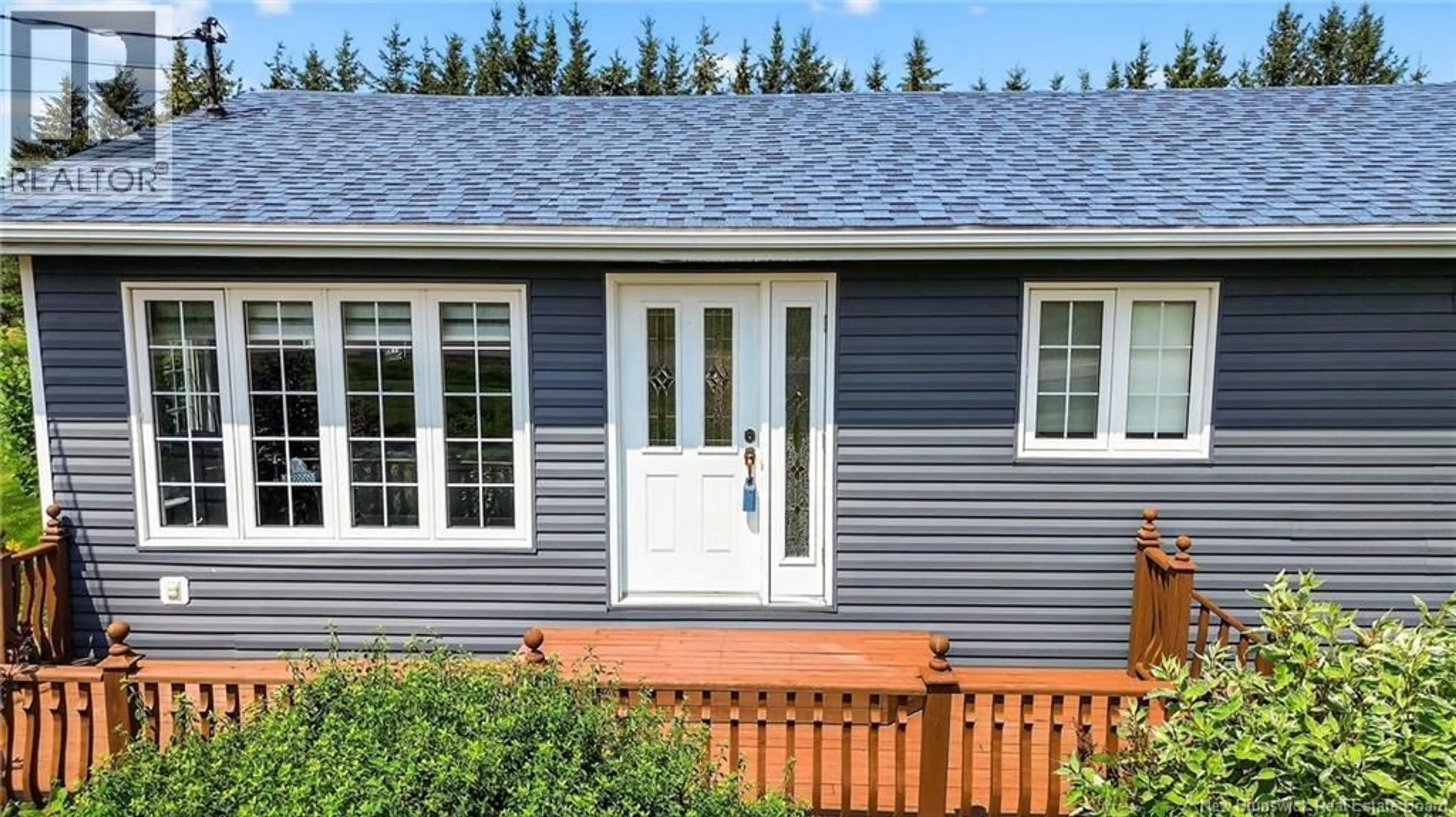 Home with vinyl exterior material, street for 2397 ROUTE 134, Shediac Cape New Brunswick E4P3E3