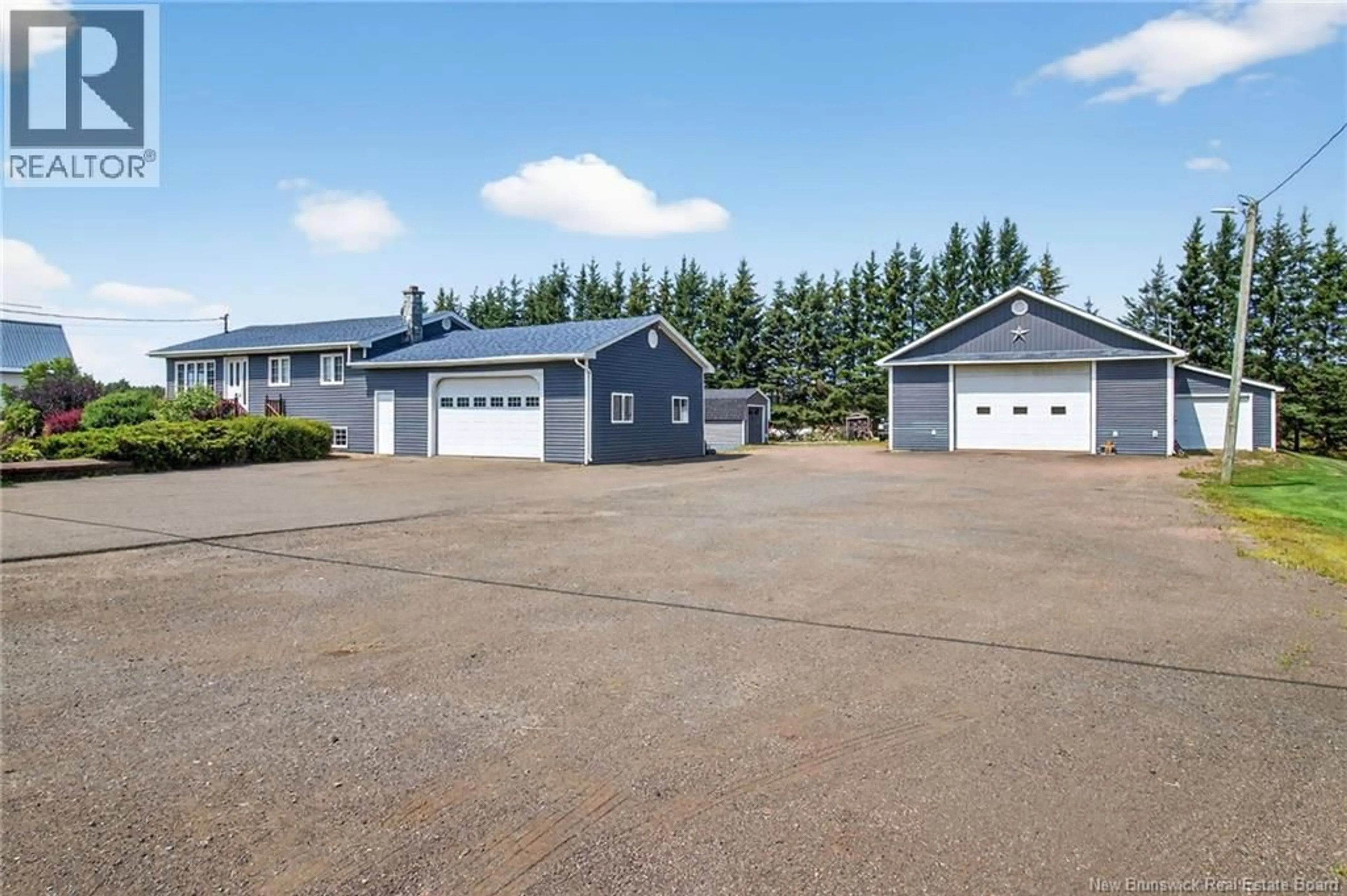 Indoor garage for 2397 ROUTE 134, Shediac Cape New Brunswick E4P3E3