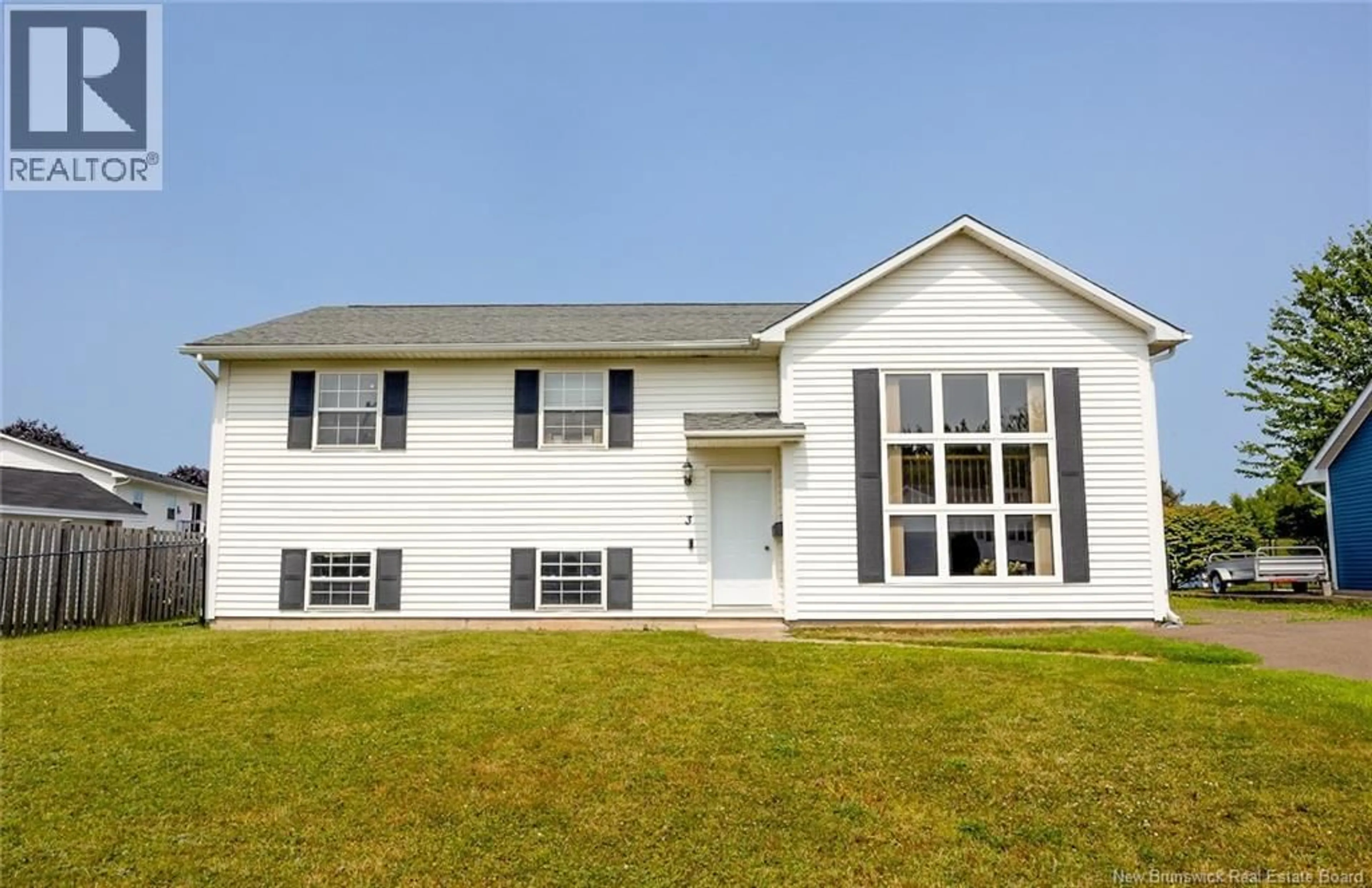 Home with vinyl exterior material, building for 3 WILLINGDON STREET, Oromocto New Brunswick E2V2S2