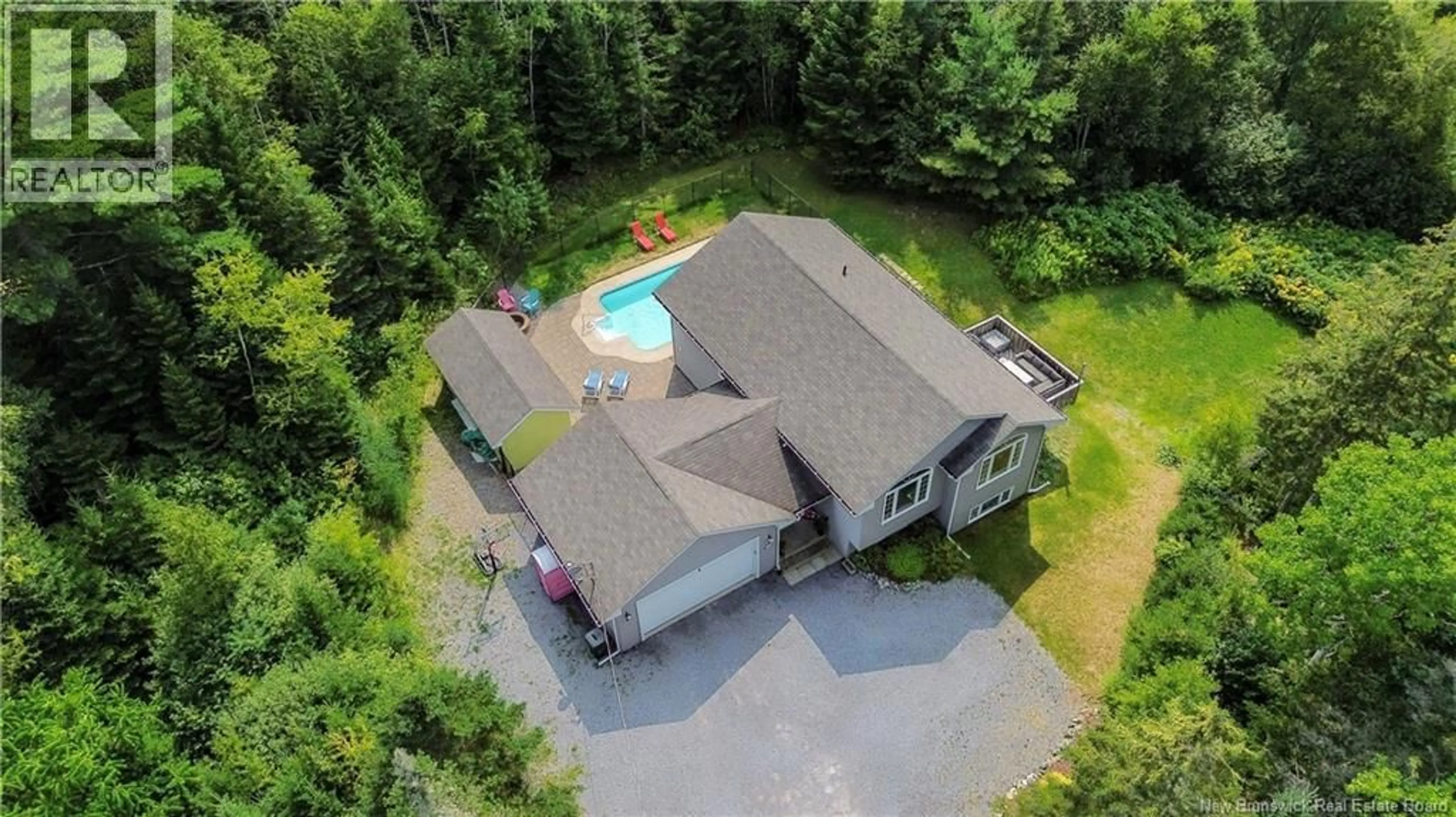 A pic from outside/outdoor area/front of a property/back of a property/a pic from drone, unknown for 40 BRIDGEFORD DRIVE, Quispamsis New Brunswick E2S0A9