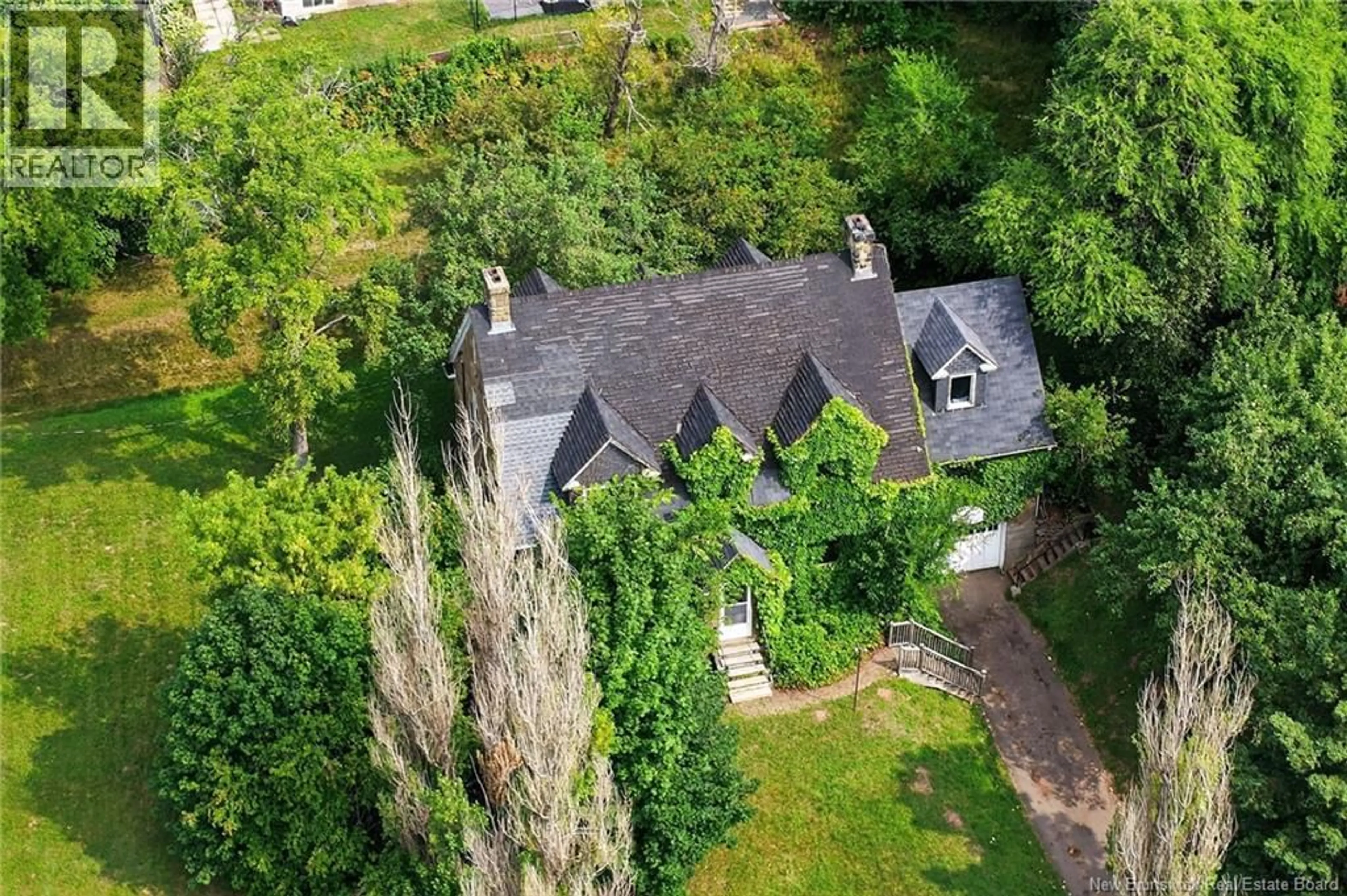 A pic from outside/outdoor area/front of a property/back of a property/a pic from drone, building for 37 BRAESIDE DRIVE, Moncton New Brunswick E1A3B7
