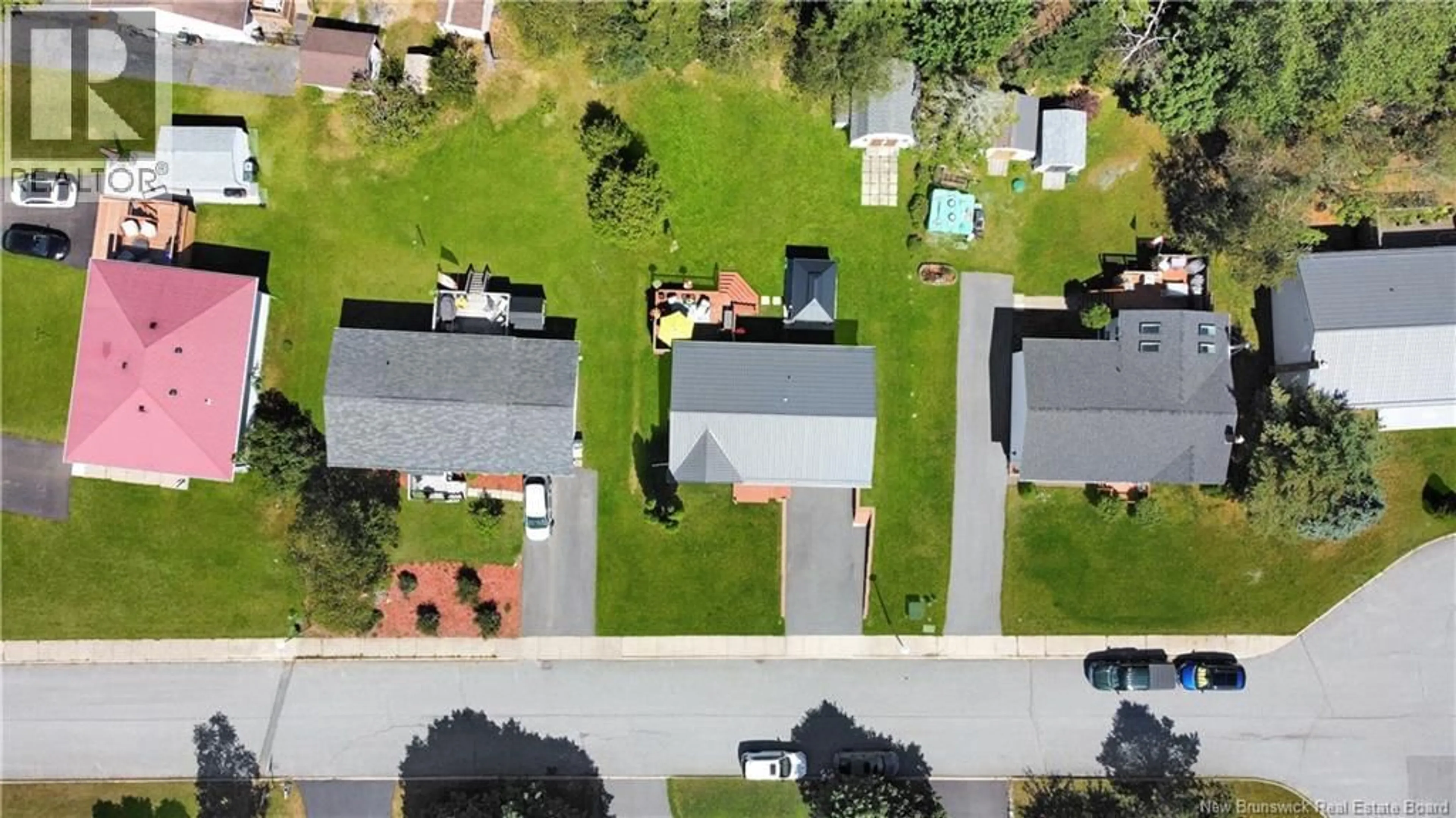 A pic from outside/outdoor area/front of a property/back of a property/a pic from drone, street for 15 HERNANI COURT, Saint John New Brunswick E2M5P8