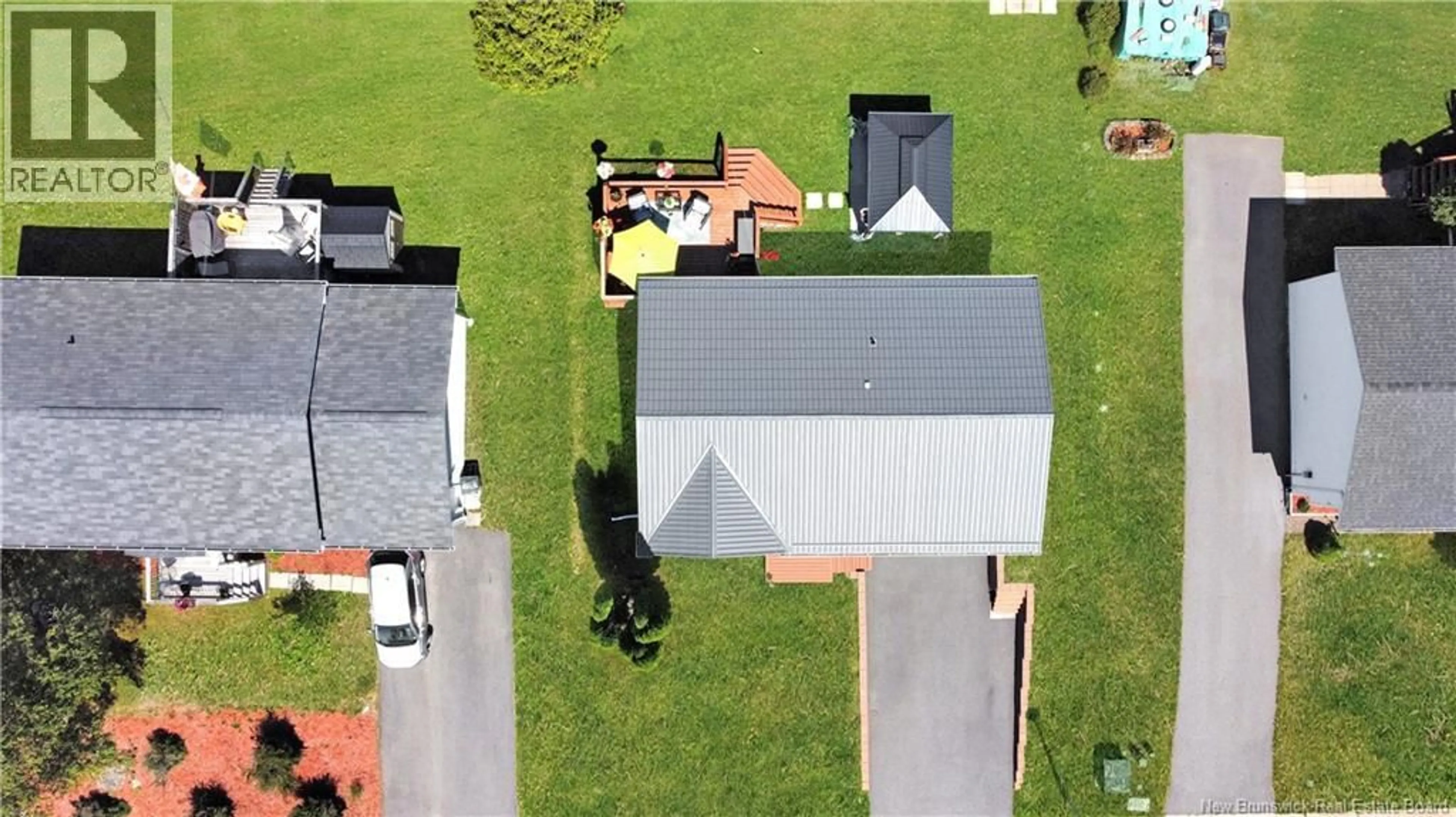 A pic from outside/outdoor area/front of a property/back of a property/a pic from drone, street for 15 HERNANI COURT, Saint John New Brunswick E2M5P8