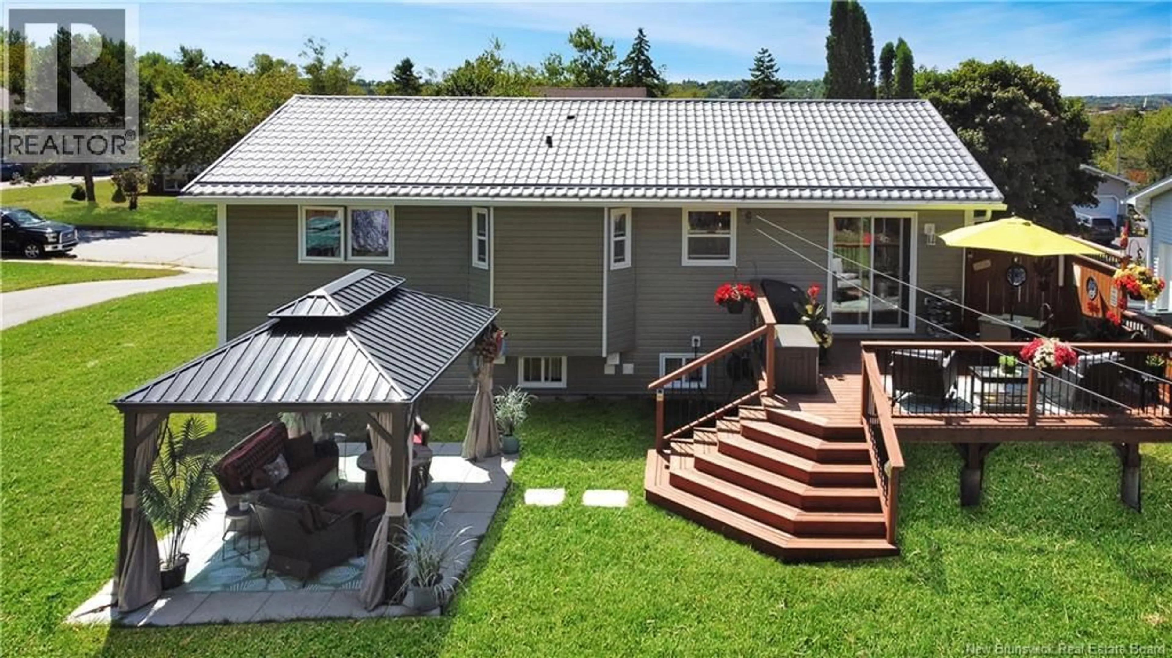 A pic from outside/outdoor area/front of a property/back of a property/a pic from drone, unknown for 15 HERNANI COURT, Saint John New Brunswick E2M5P8