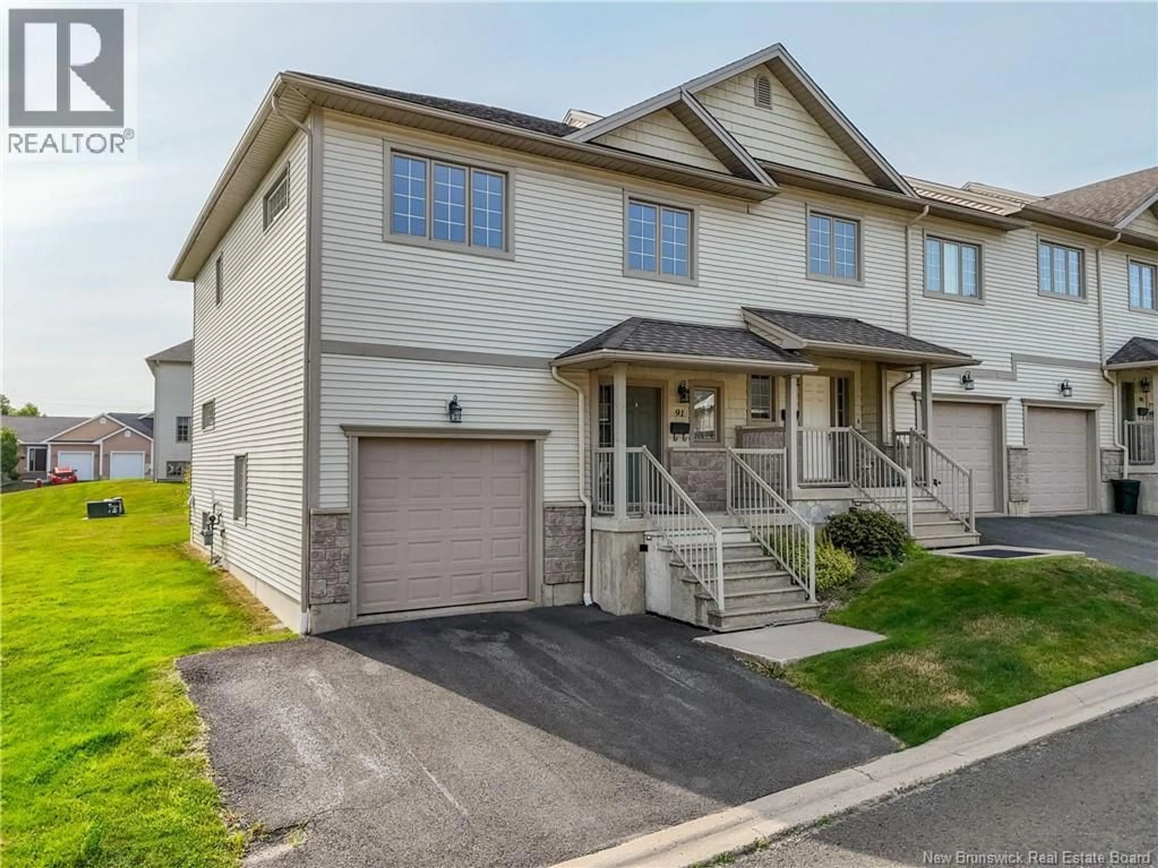 Home with vinyl exterior material, street for 91 HUNTINGDON CIRCLE, Fredericton New Brunswick E3B0M1