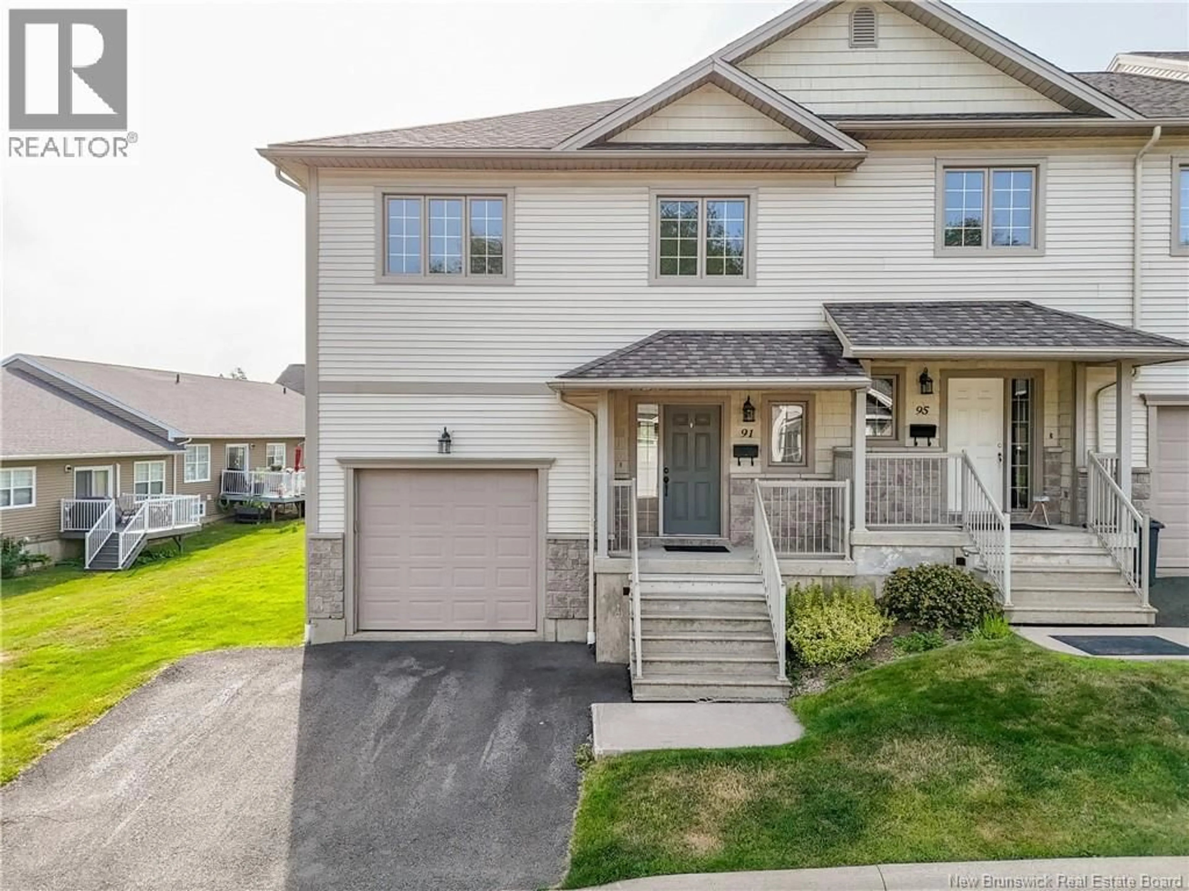 Home with vinyl exterior material, street for 91 HUNTINGDON CIRCLE, Fredericton New Brunswick E3B0M1