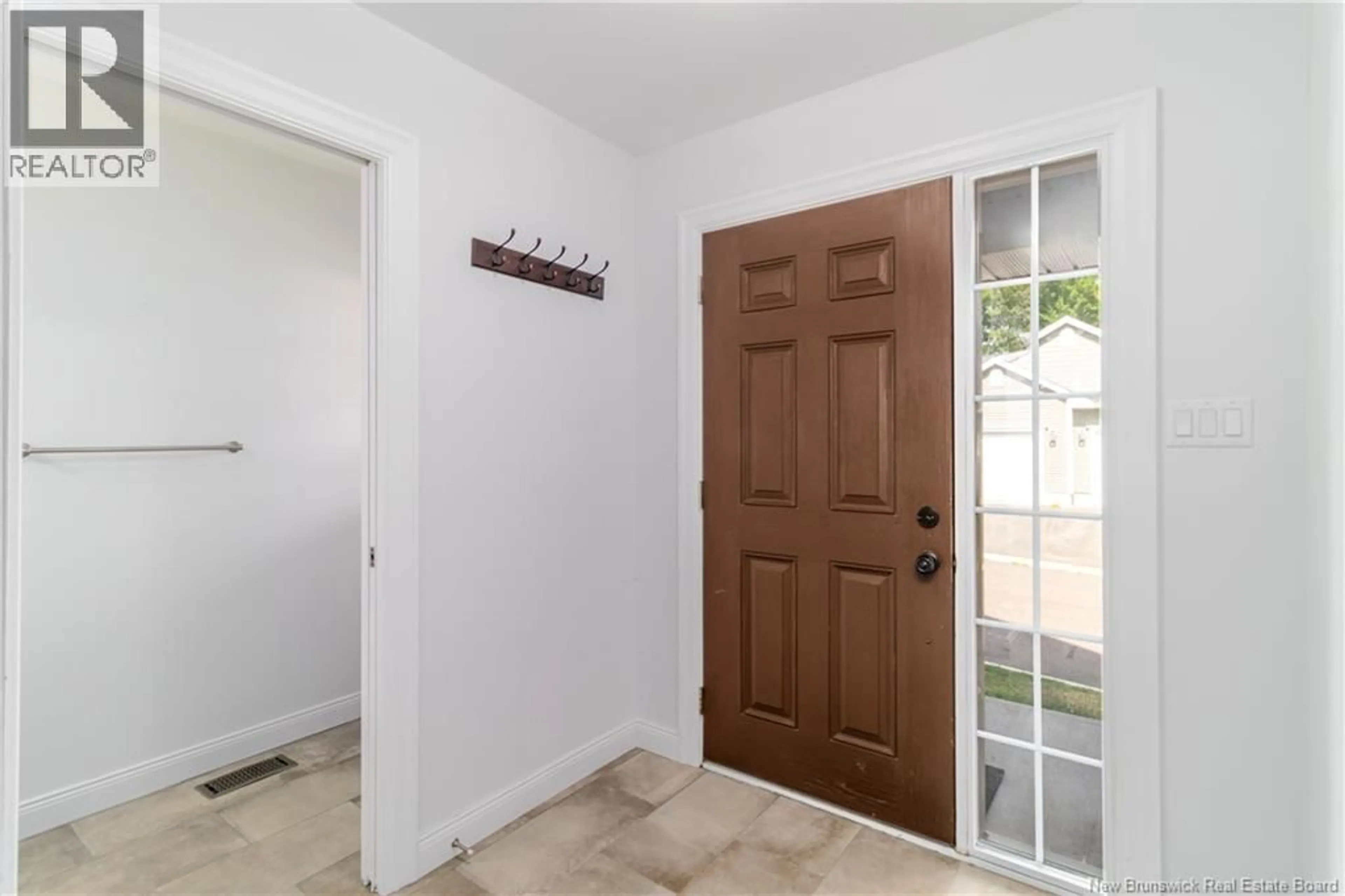 Indoor entryway for 91 HUNTINGDON CIRCLE, Fredericton New Brunswick E3B0M1