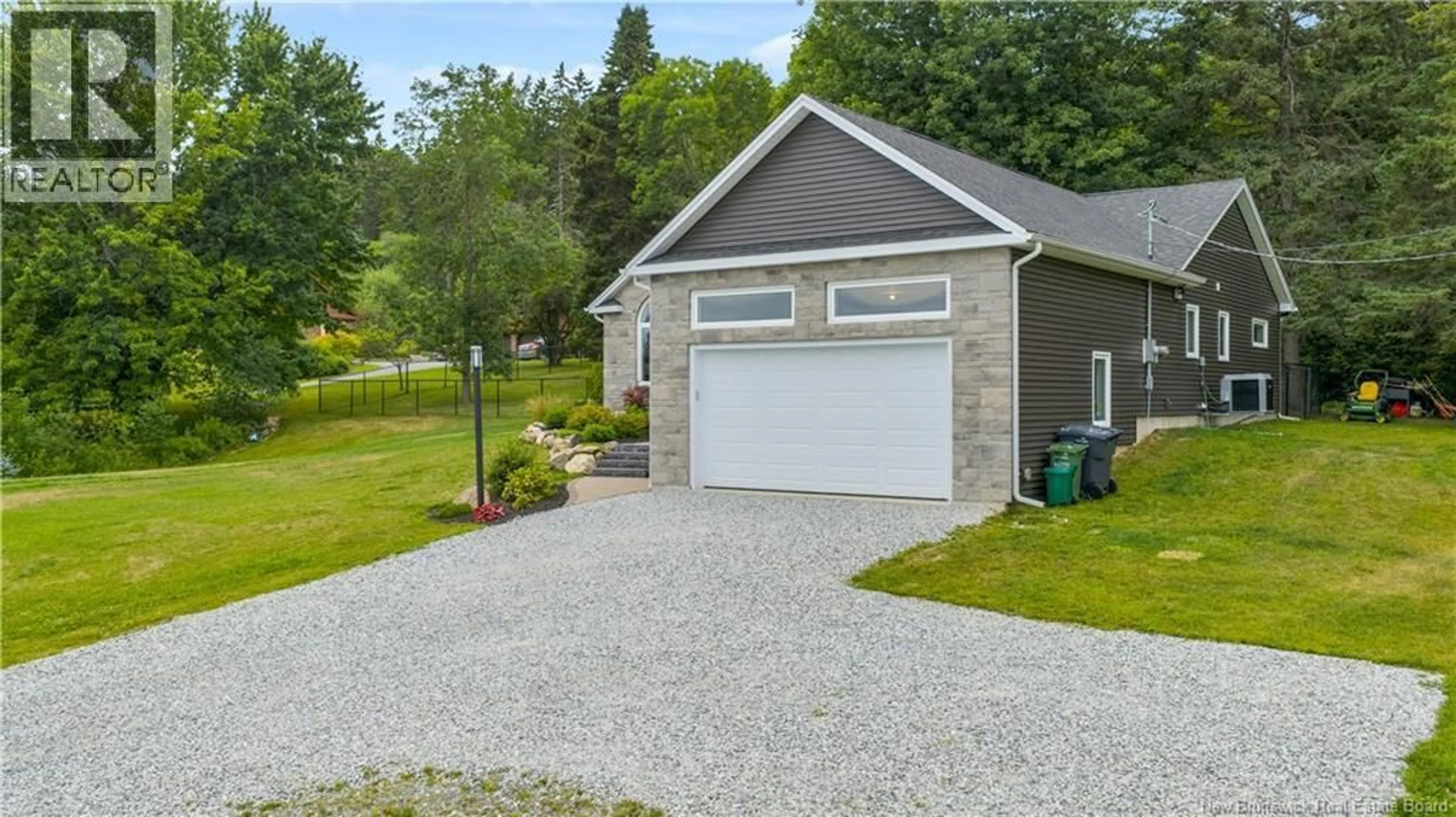 Indoor garage for 1637 MAIN STREET, Hampton New Brunswick E5N6H2