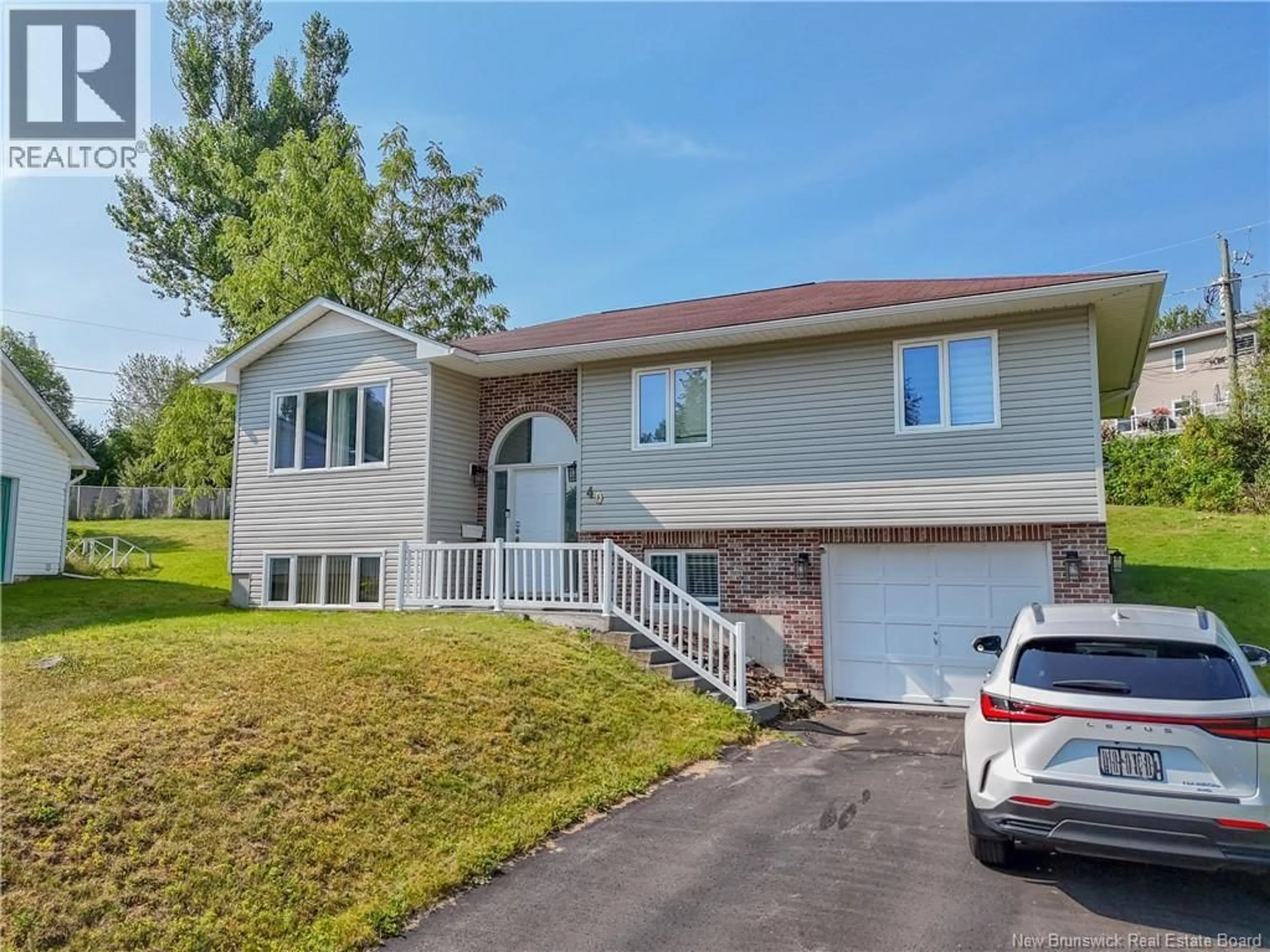Home with vinyl exterior material, street for 40 CARTER COURT, Fredericton New Brunswick E3B6Y1