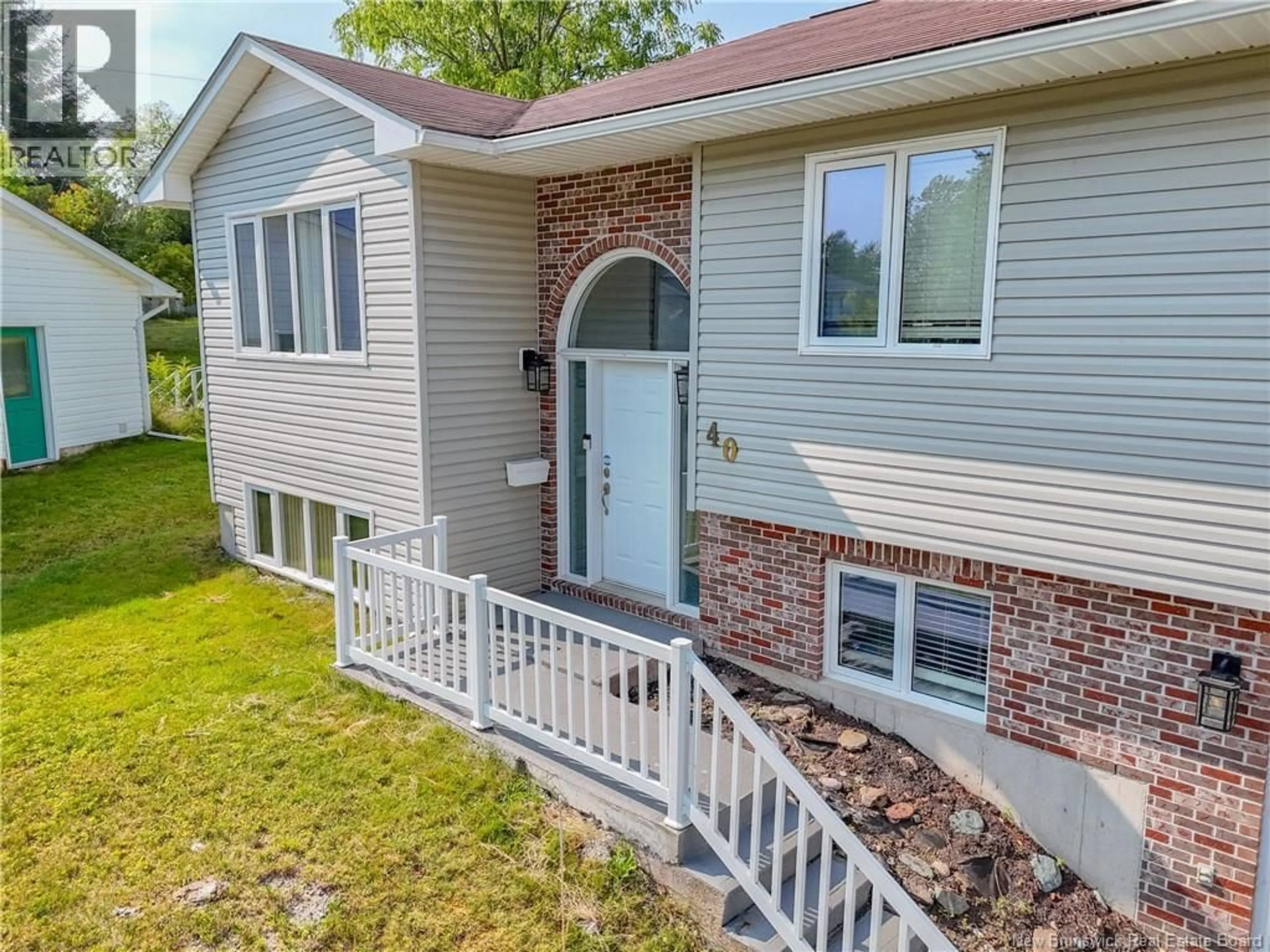 Home with vinyl exterior material, street for 40 CARTER COURT, Fredericton New Brunswick E3B6Y1