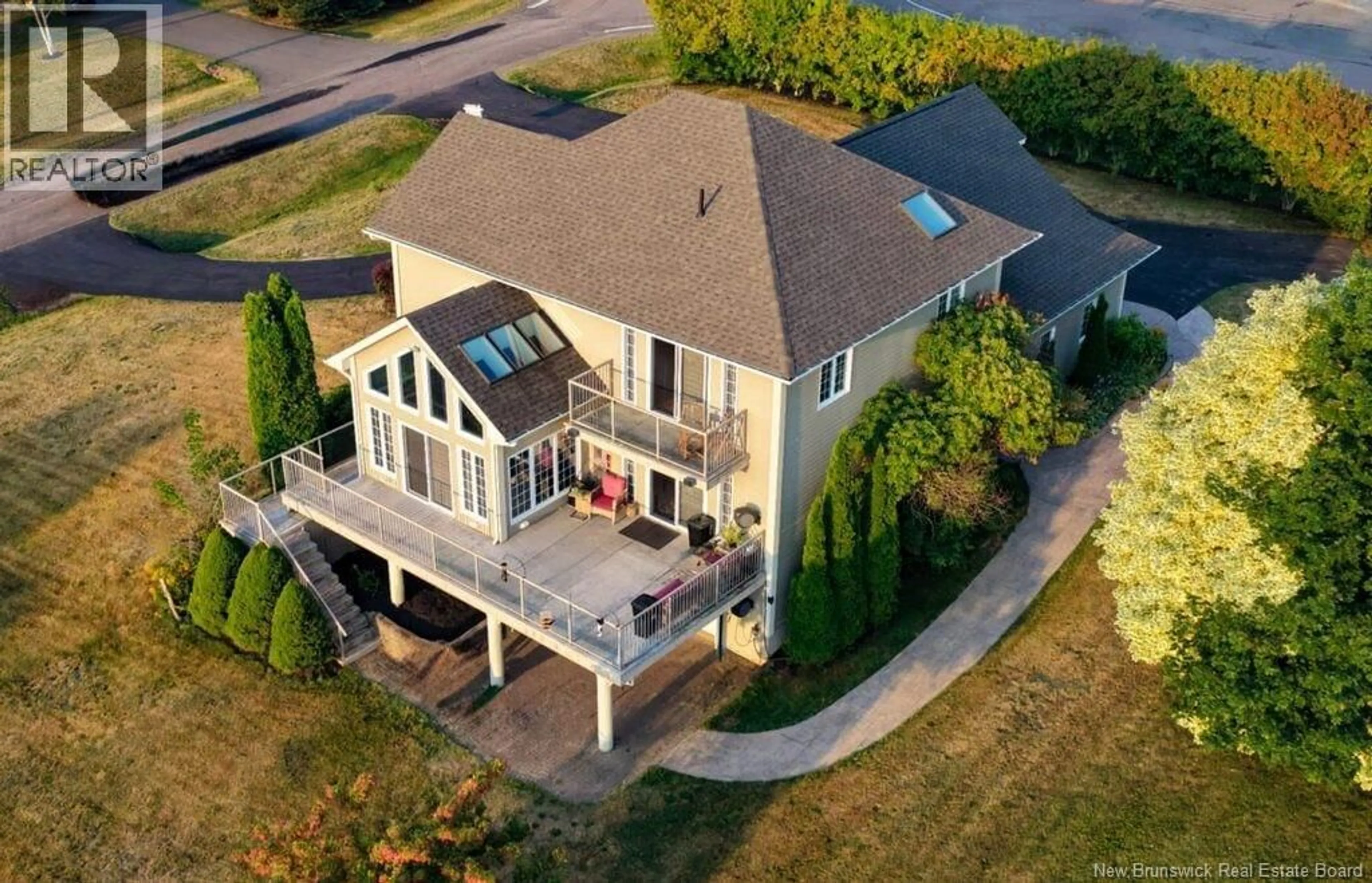 A pic from outside/outdoor area/front of a property/back of a property/a pic from drone, building for 1 BAIE VISTA, Shediac Cape New Brunswick E4P2Y7