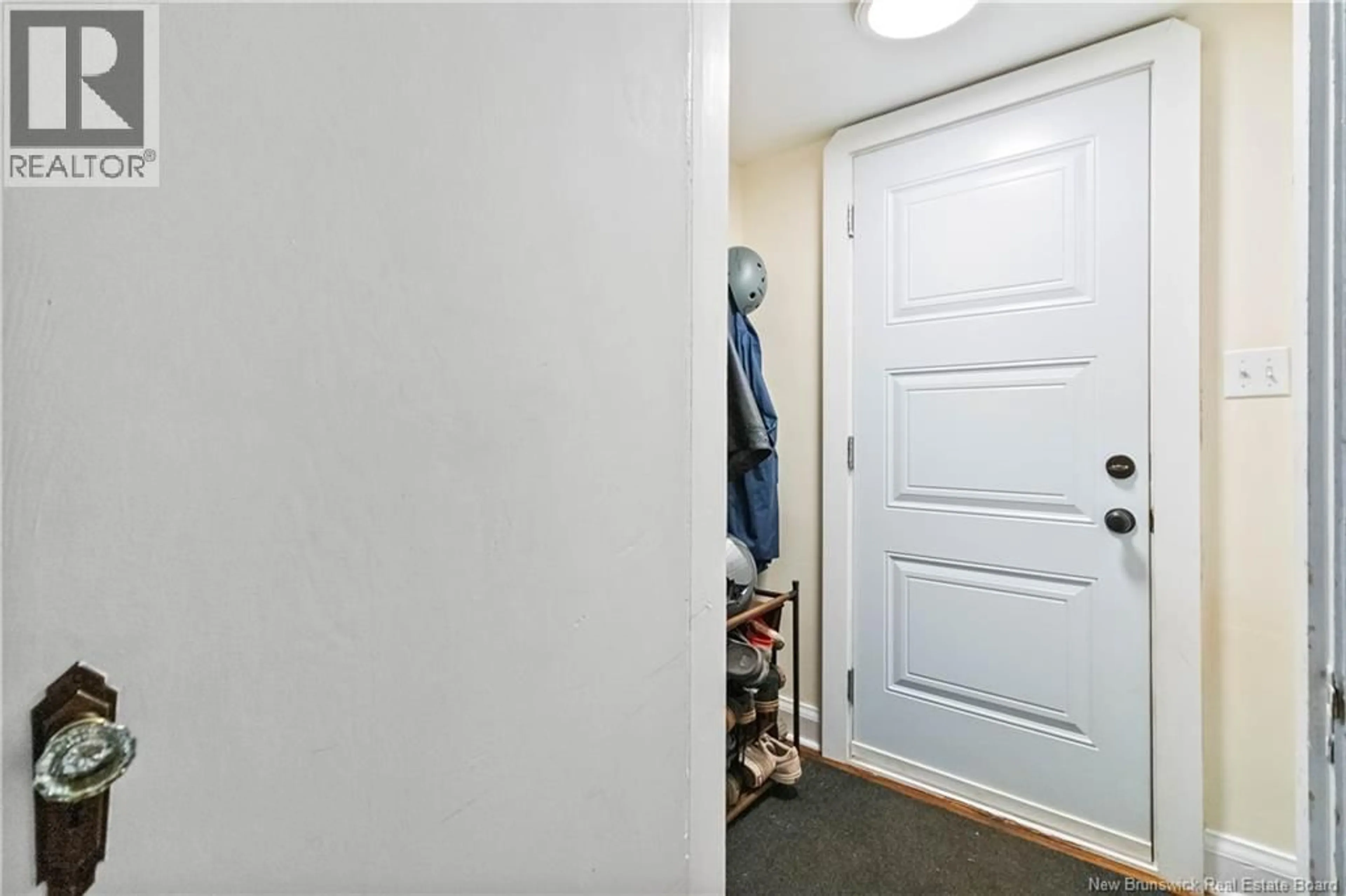 Indoor entryway for 143 BROMLEY AVENUE, Moncton New Brunswick E1C5V3