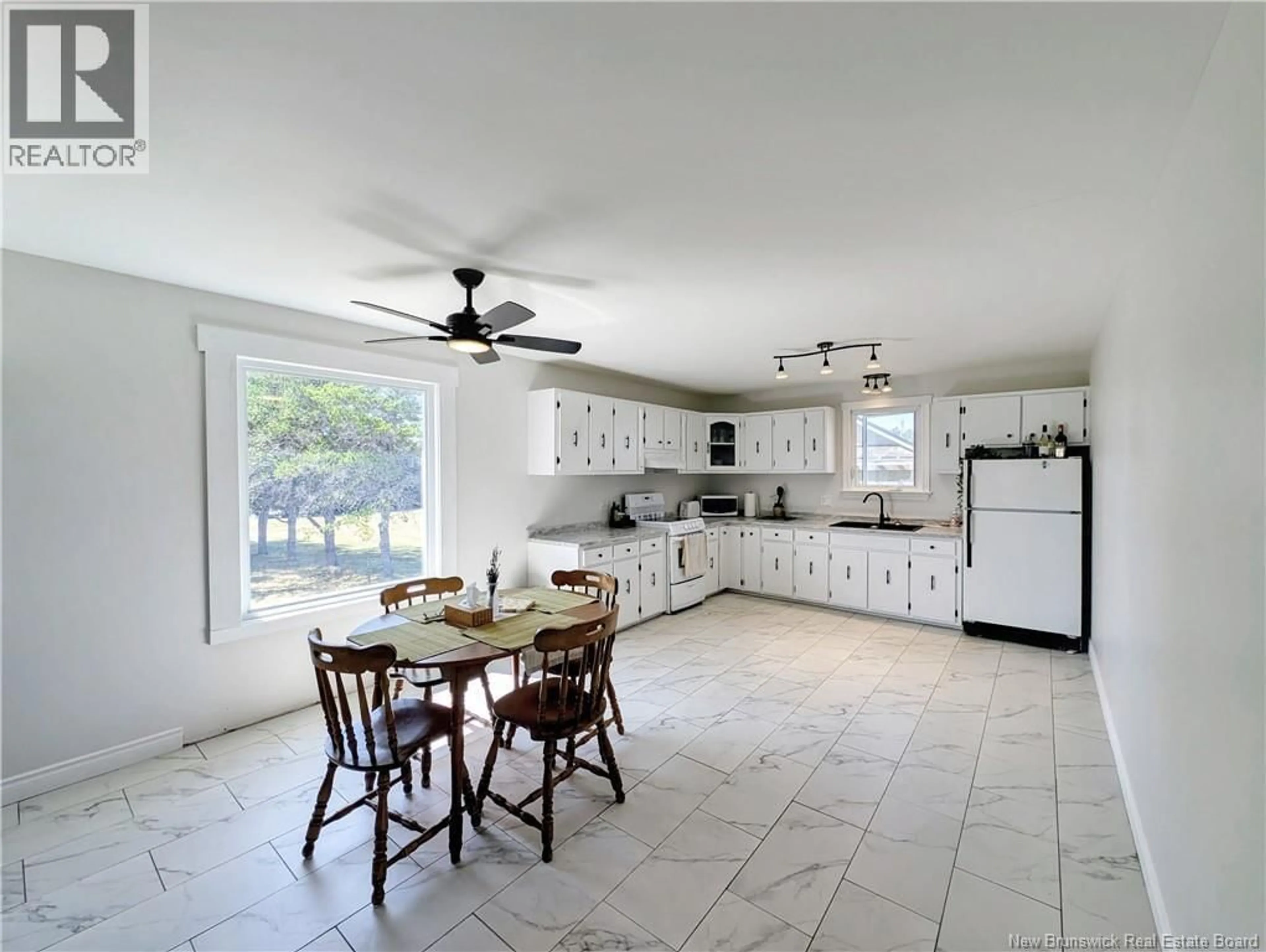 Open concept kitchen, ceramic/tile floor for 20 CHEM. JEAN PIERRE, Maisonnette New Brunswick E8N1Z8