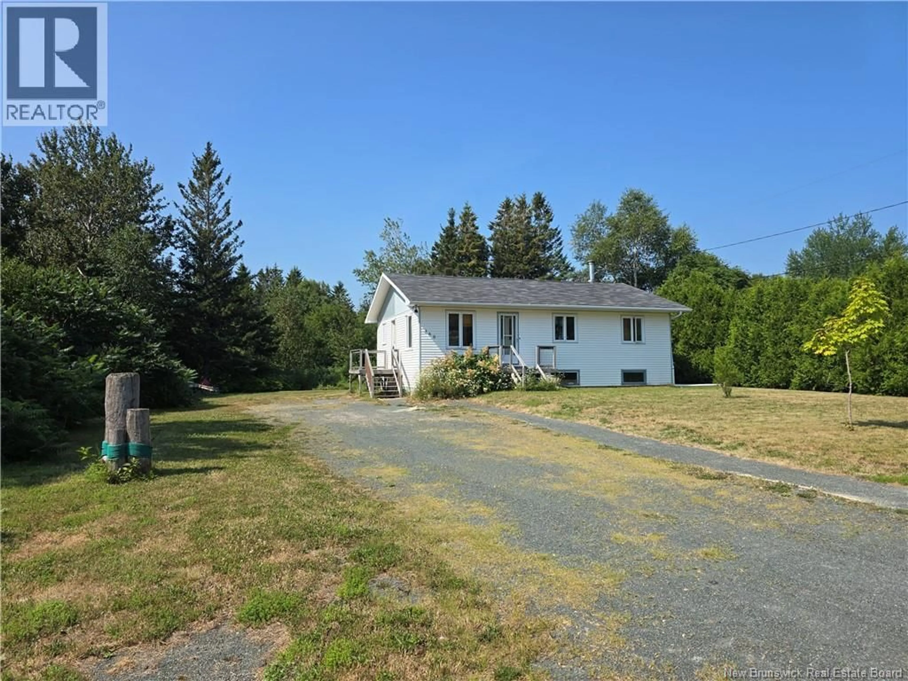 A pic from outside/outdoor area/front of a property/back of a property/a pic from drone, unknown for 360 RUE DU HAVRE, Pointe-Verte New Brunswick E8J2T1