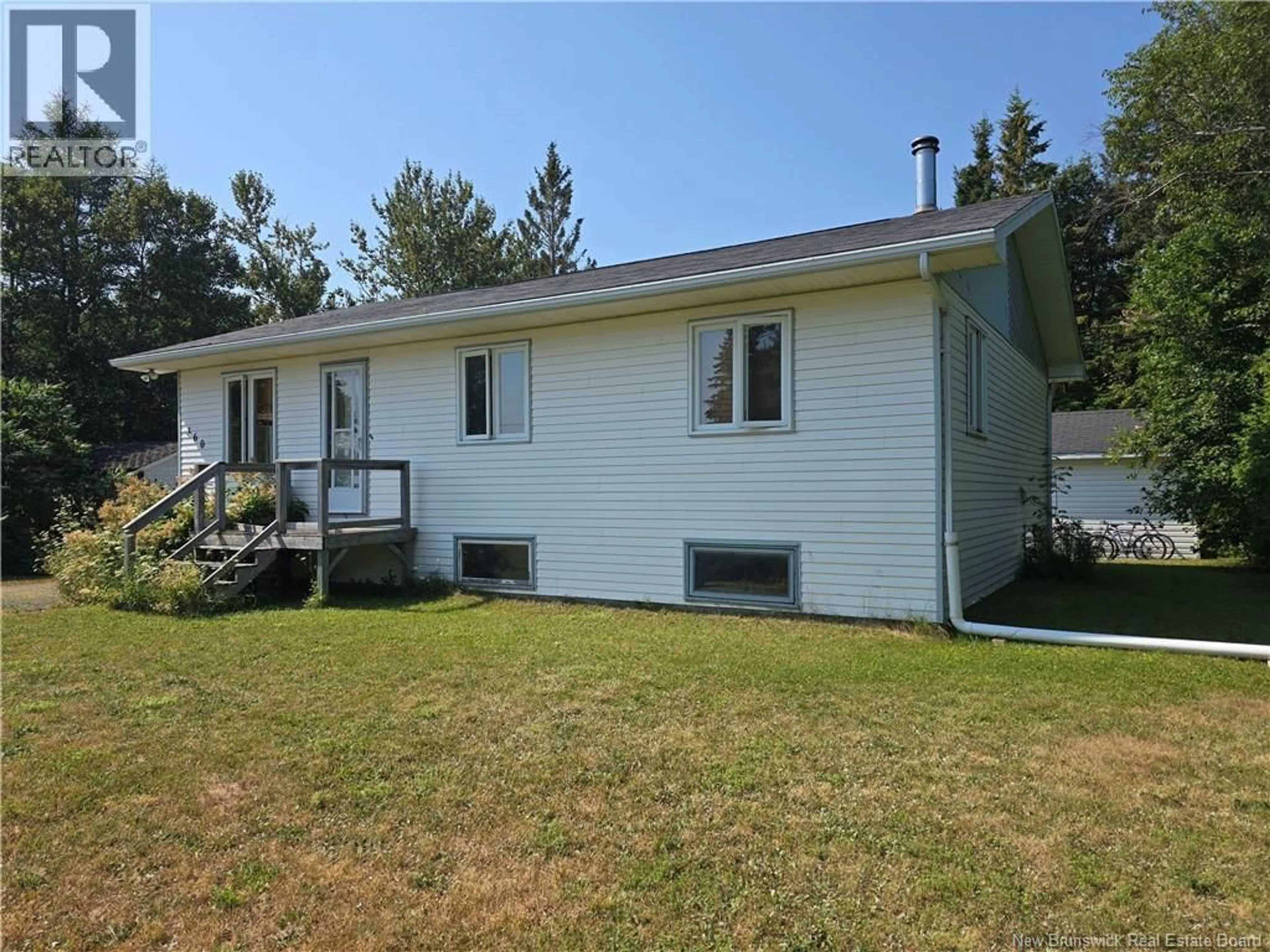 Home with vinyl exterior material, street for 360 RUE DU HAVRE, Pointe-Verte New Brunswick E8J2T1
