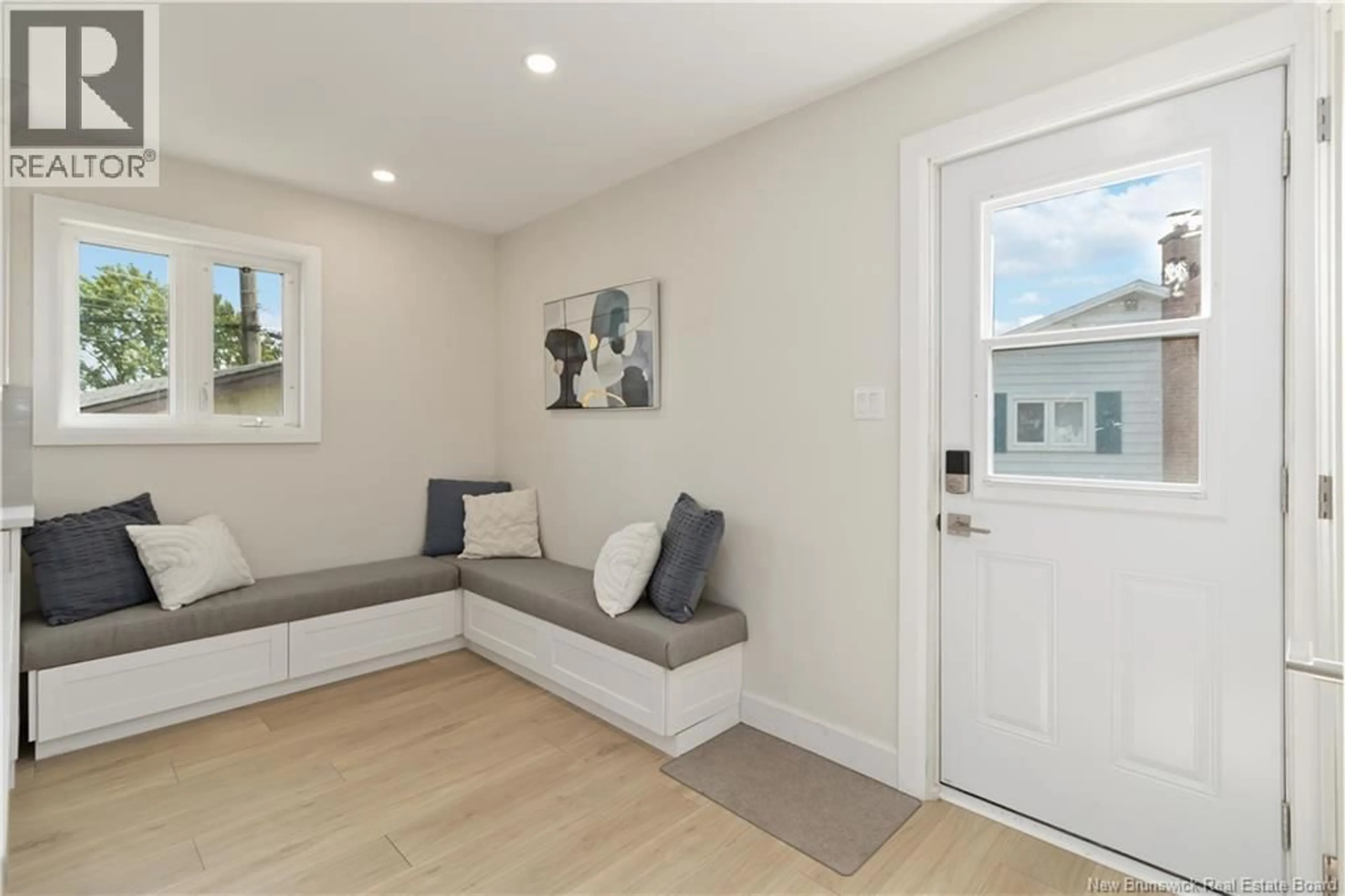 Indoor entryway for 22 WYNWOOD DRIVE, Moncton New Brunswick E1A2M3