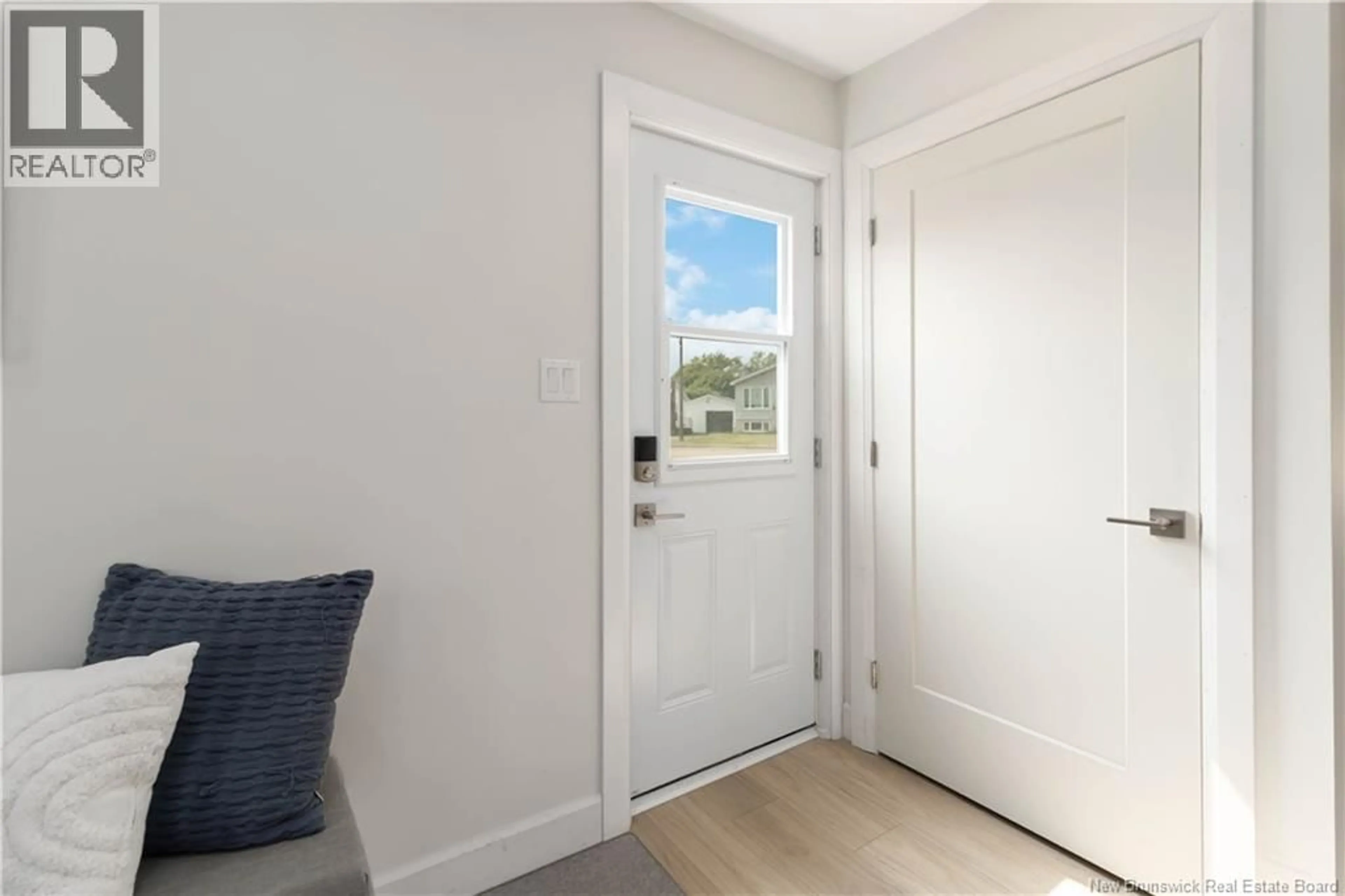 Indoor entryway for 22 WYNWOOD DRIVE, Moncton New Brunswick E1A2M3