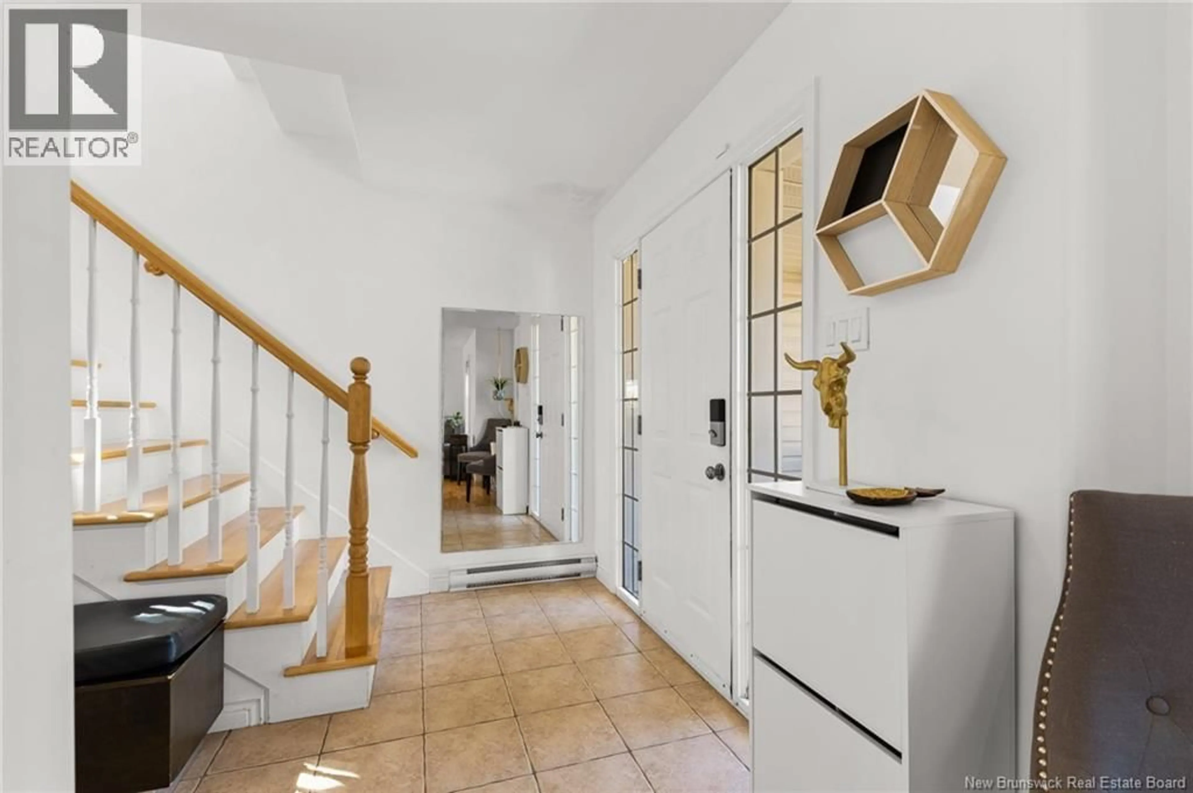 Indoor foyer for 35 DU RUISSEAU STREET, Dieppe New Brunswick E1A7Z8