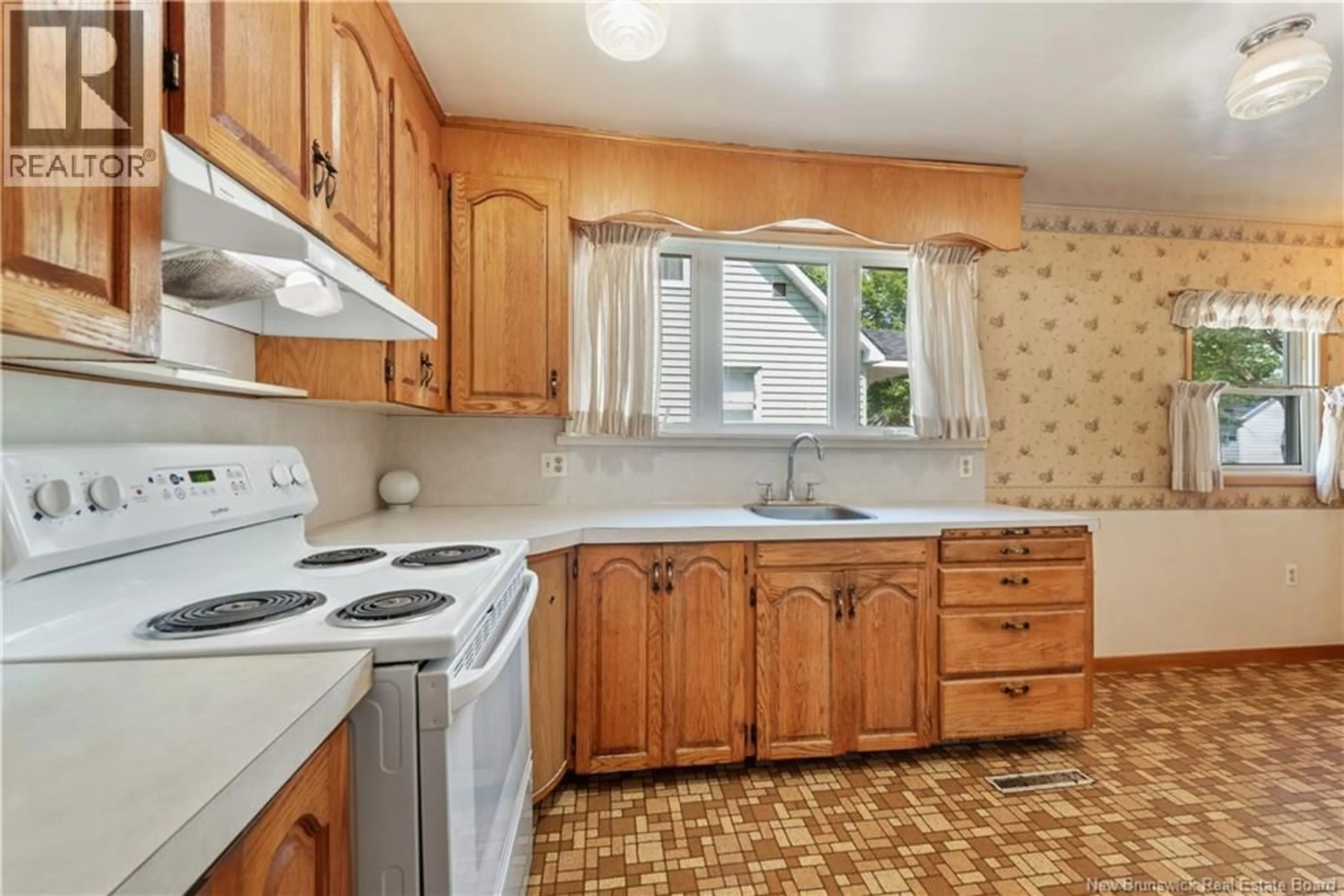 Standard kitchen, ceramic/tile floor for 68 LESLIE STREET, Moncton New Brunswick E1C6M5