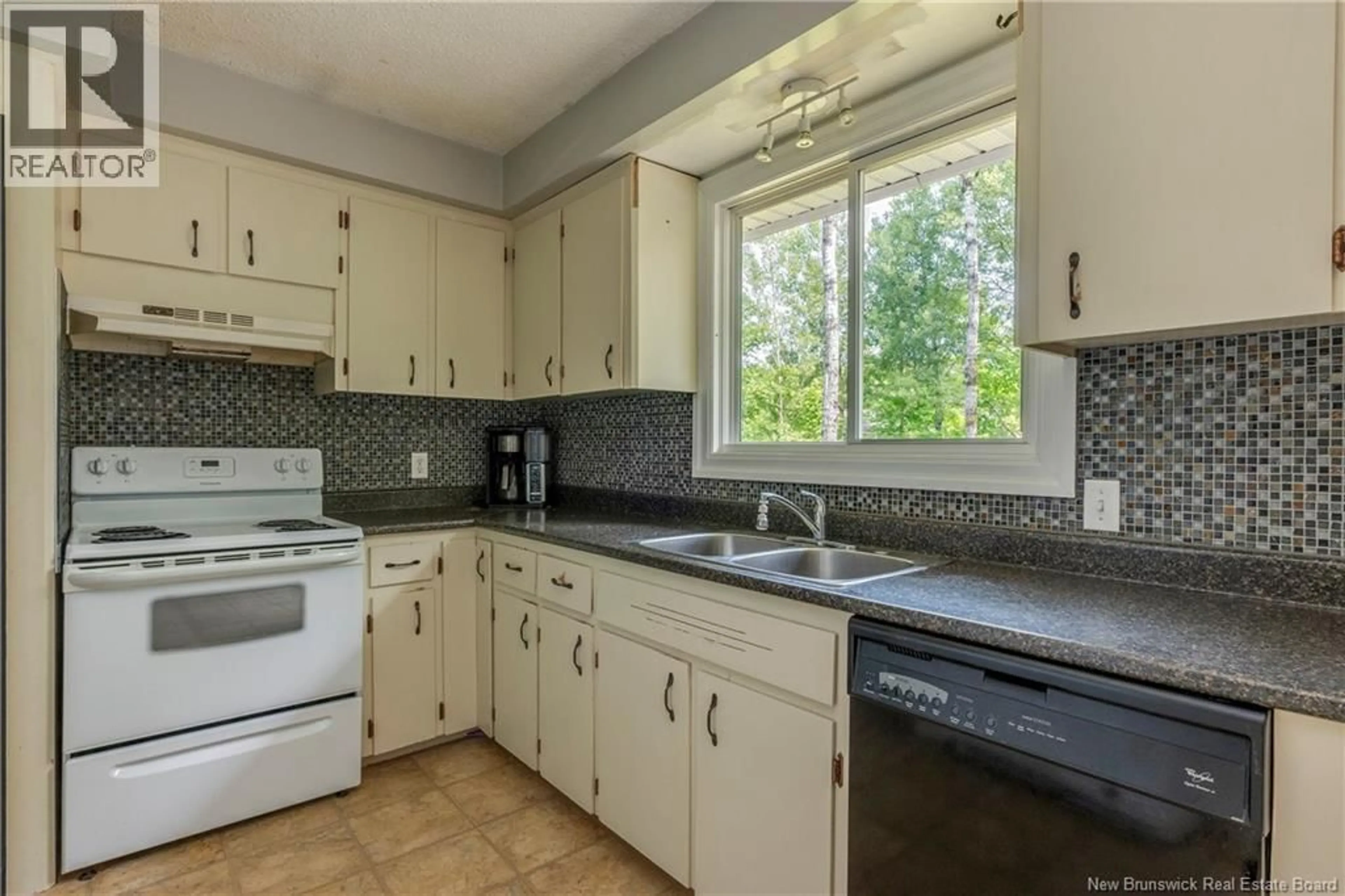 Standard kitchen, ceramic/tile floor for 131 KINGSTON AVENUE, New Maryland New Brunswick E3C1G6