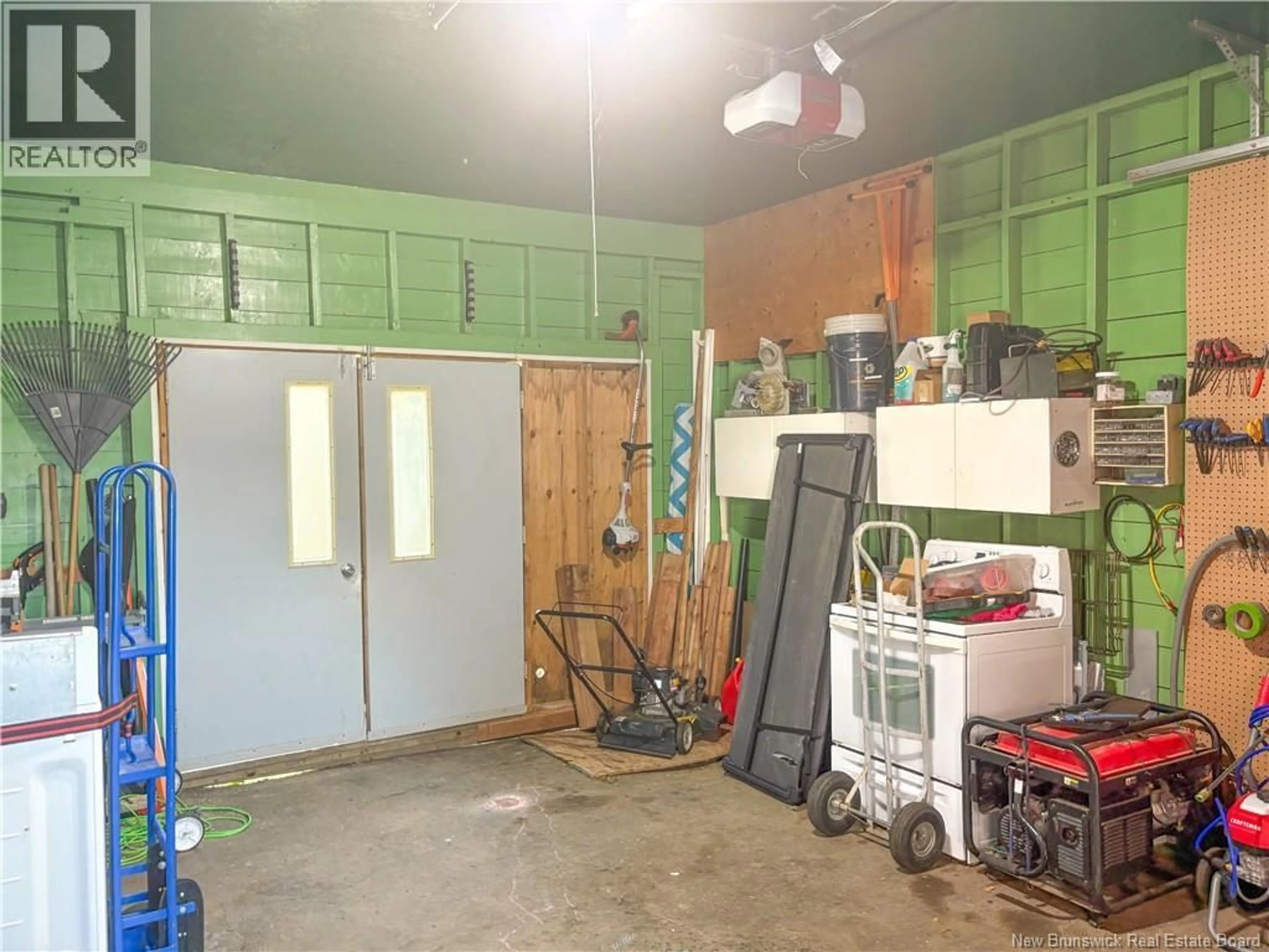 Indoor garage for 142 ELIZABETH STREET, Woodstock New Brunswick E7M1R2