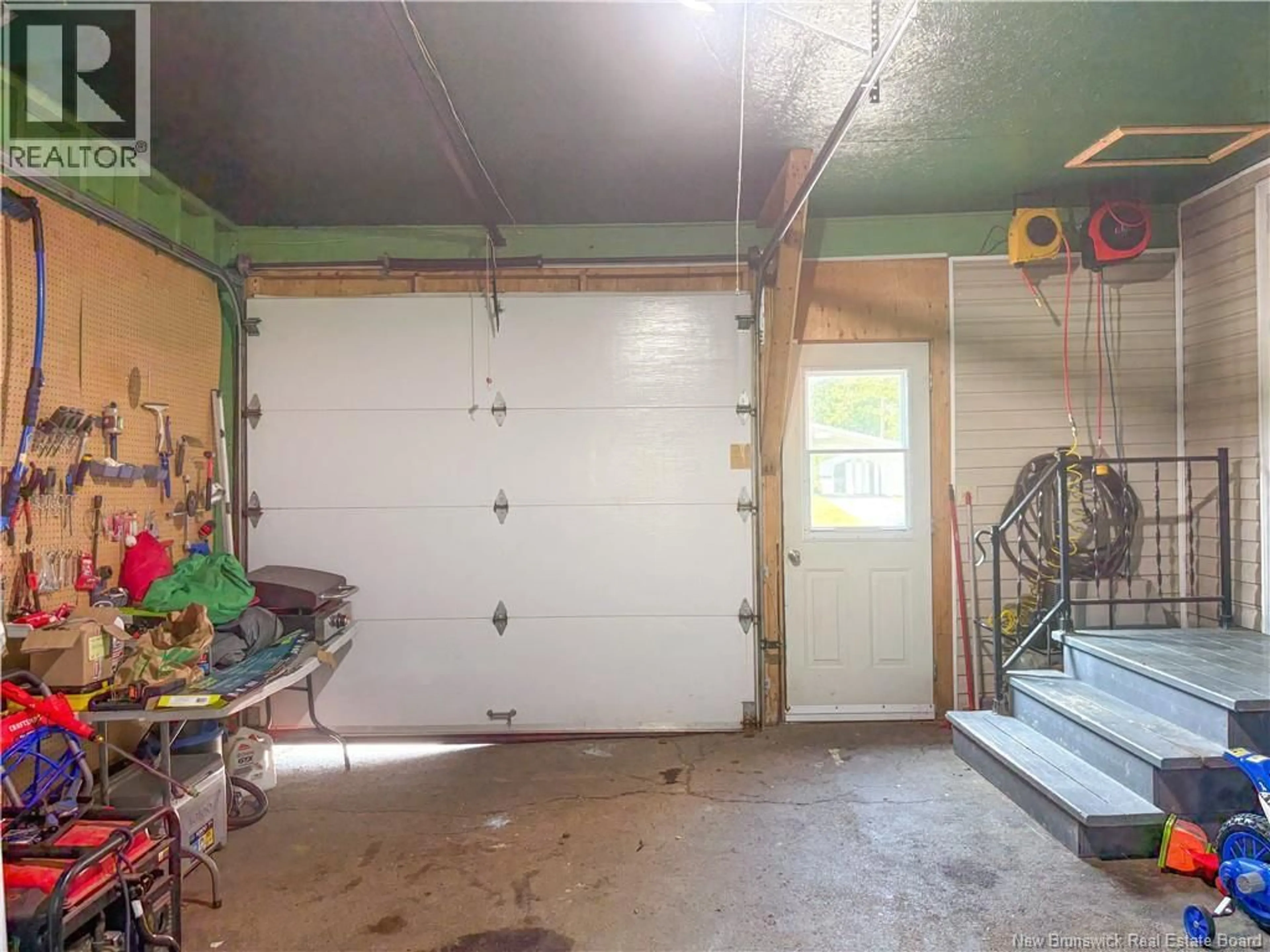 Indoor garage for 142 ELIZABETH STREET, Woodstock New Brunswick E7M1R2