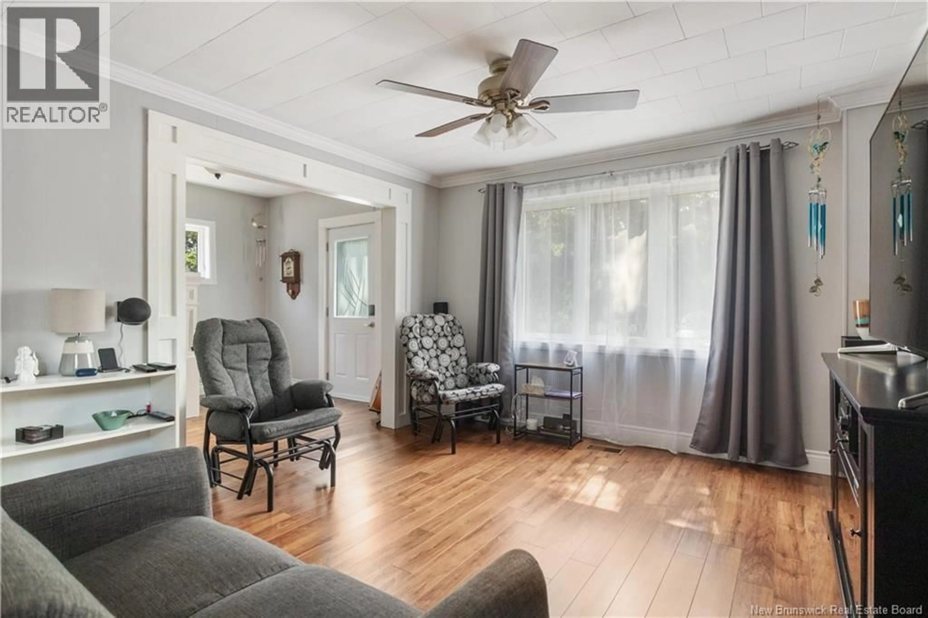 Living room with furniture, wood/laminate floor for 5 RUSSELL, Moncton New Brunswick E1E3K5