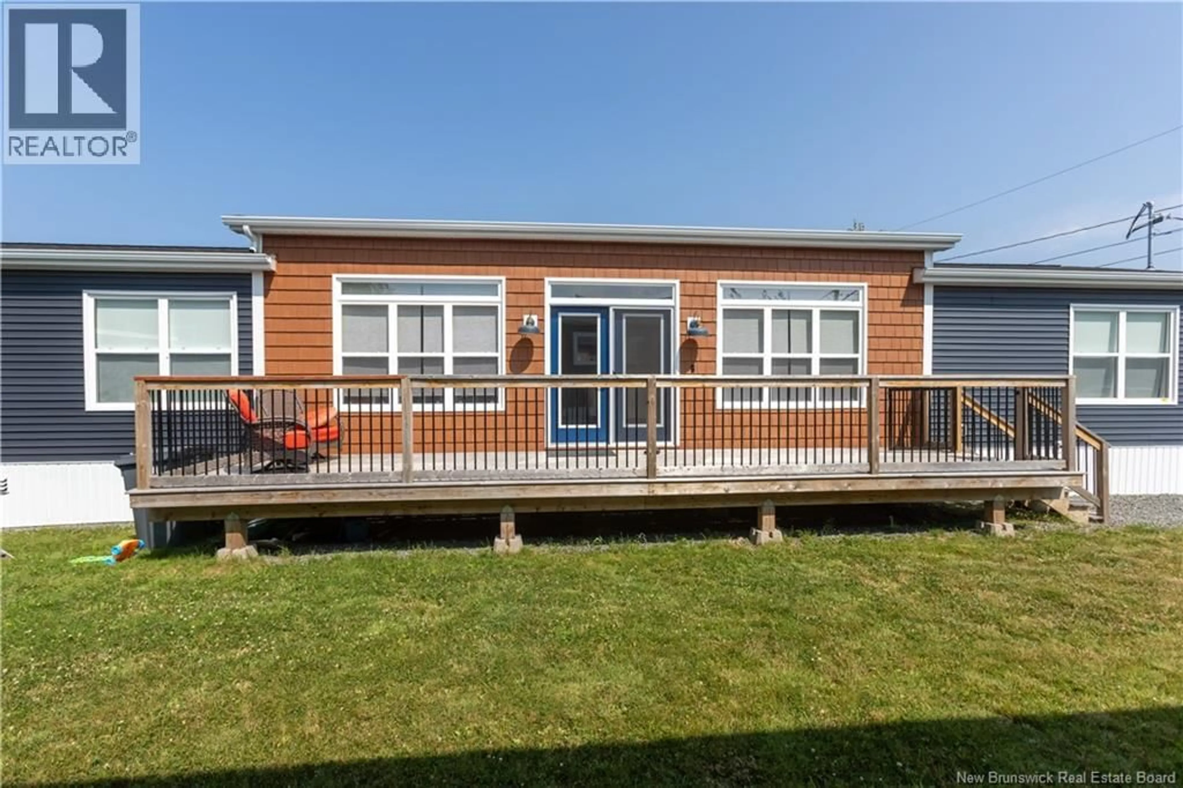 Home with vinyl exterior material, building for 7 LA TOUR STREET, Shediac New Brunswick E4P0V7