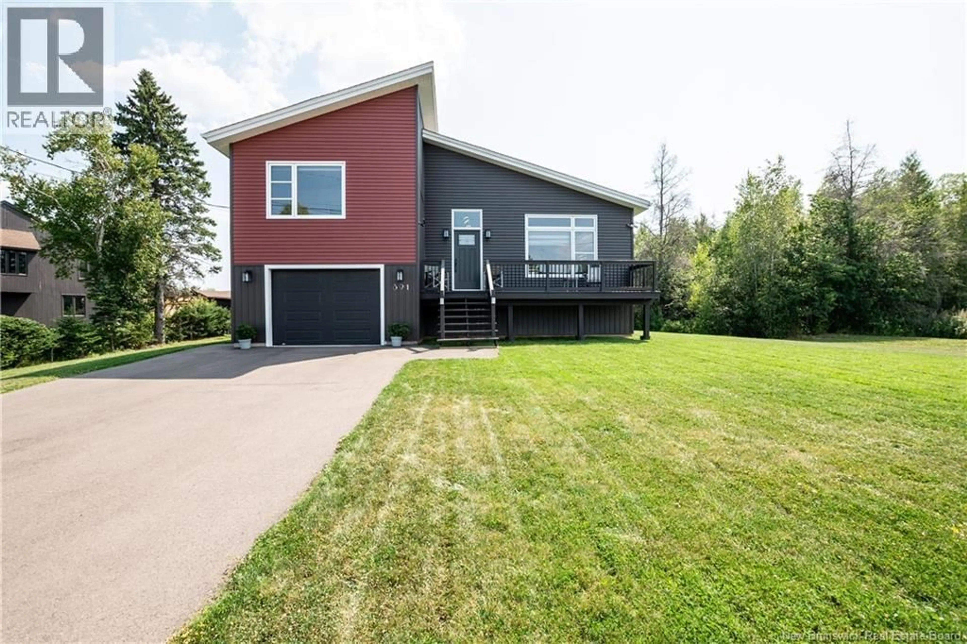 Home with vinyl exterior material, street for 391 RUE BREAUX- BRIDGE STREET, Shediac New Brunswick E4P2M4