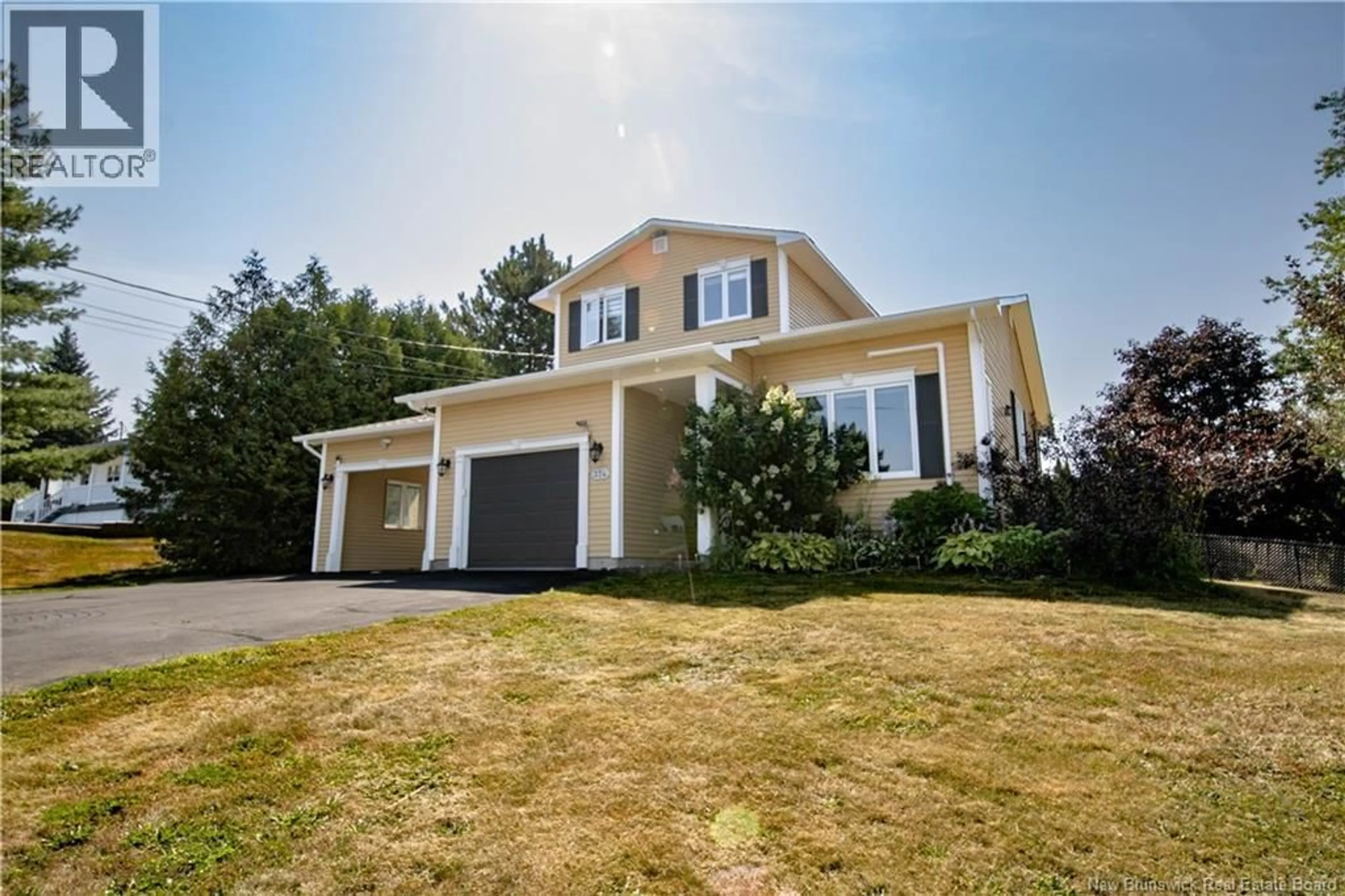Home with vinyl exterior material, unknown for 374 MARGUERITE ROAD, Dieppe New Brunswick E1C5T8