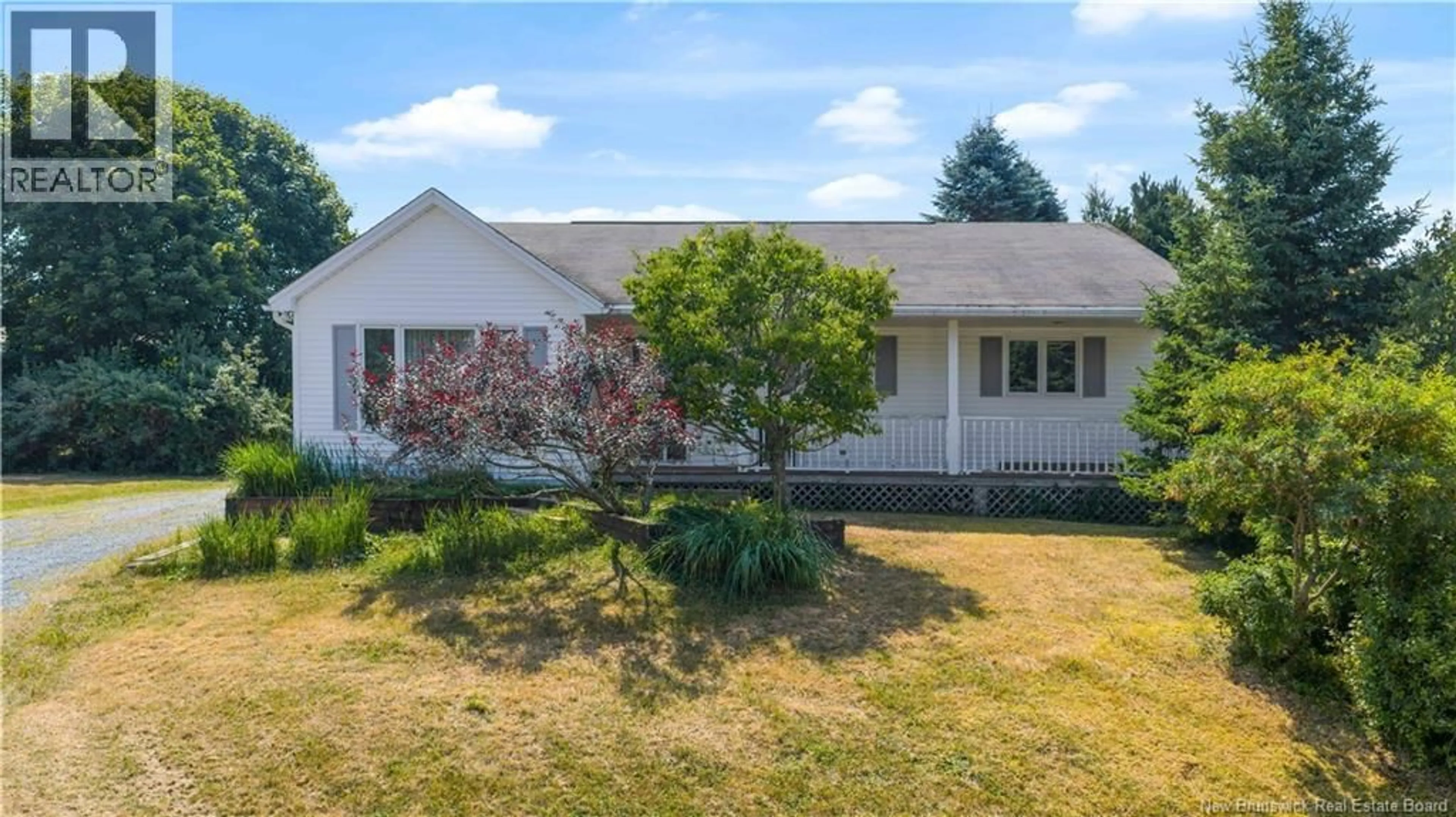 A pic from outside/outdoor area/front of a property/back of a property/a pic from drone, unknown for 14 PINEWOOD CRESCENT, Quispamsis New Brunswick E2E4Y9