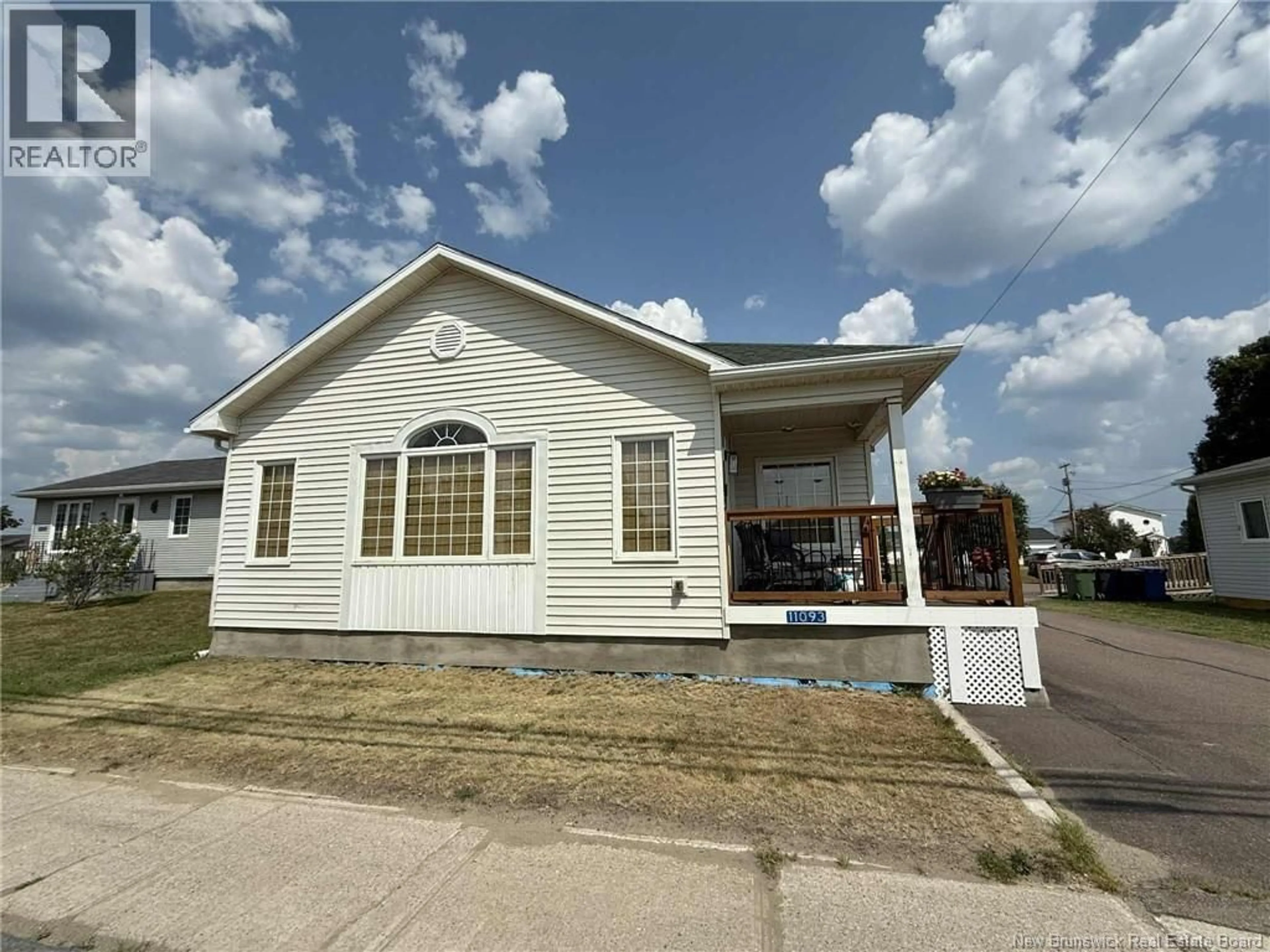 Home with vinyl exterior material, building for 11093 RUE PRINCIPALE, Rogersville New Brunswick E4Y2L9